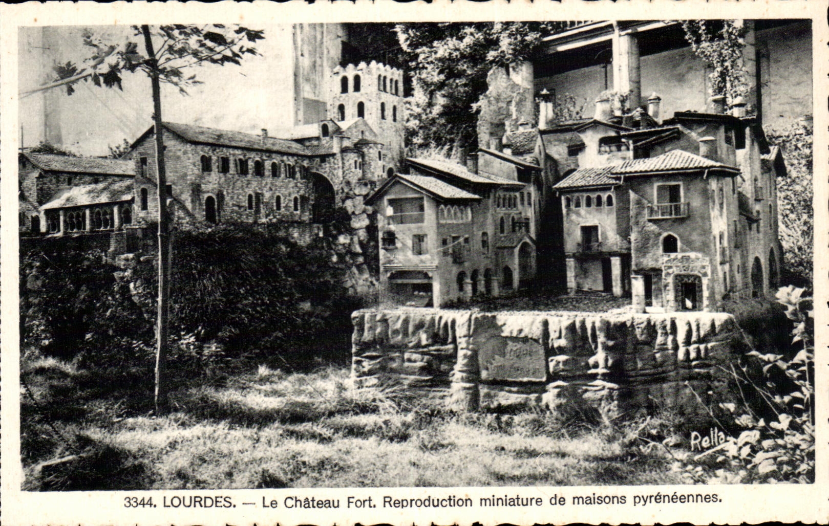 CPA Lourdes the miniature Castle Fort Reproduction of Pyrenean houses
