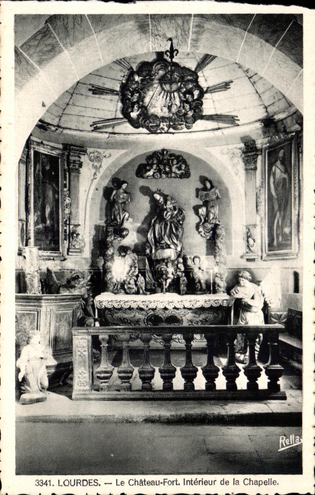 CPA Lourdes Le Chateau Fort Interieur de la Chapelle