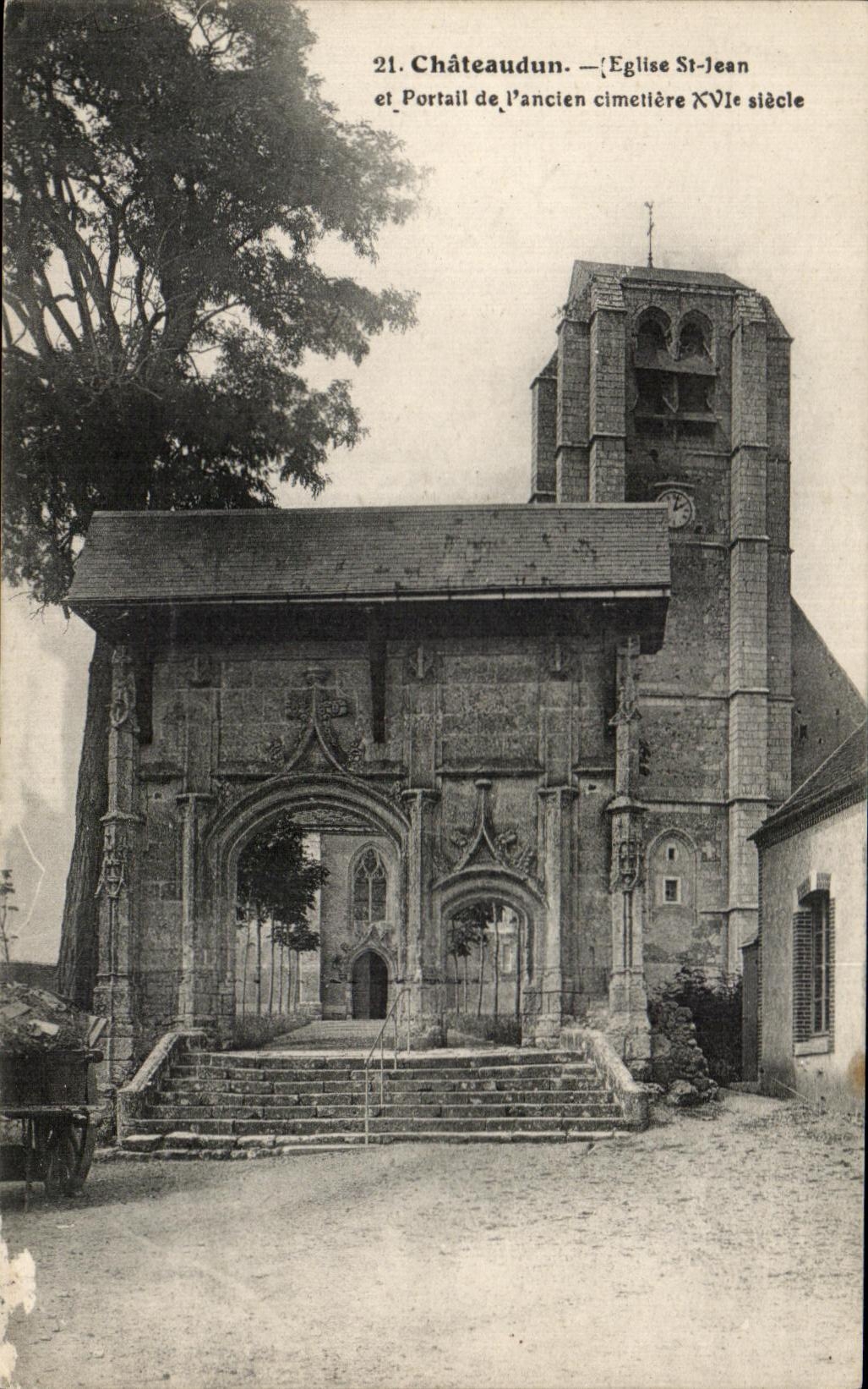 CPA Chateaudun Eglise St jean et Portail de l Ancien Cimetiere