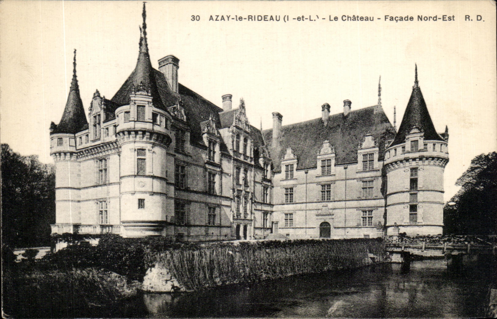 CPA Azay la cortina el ataque frontal norteno del castillo es