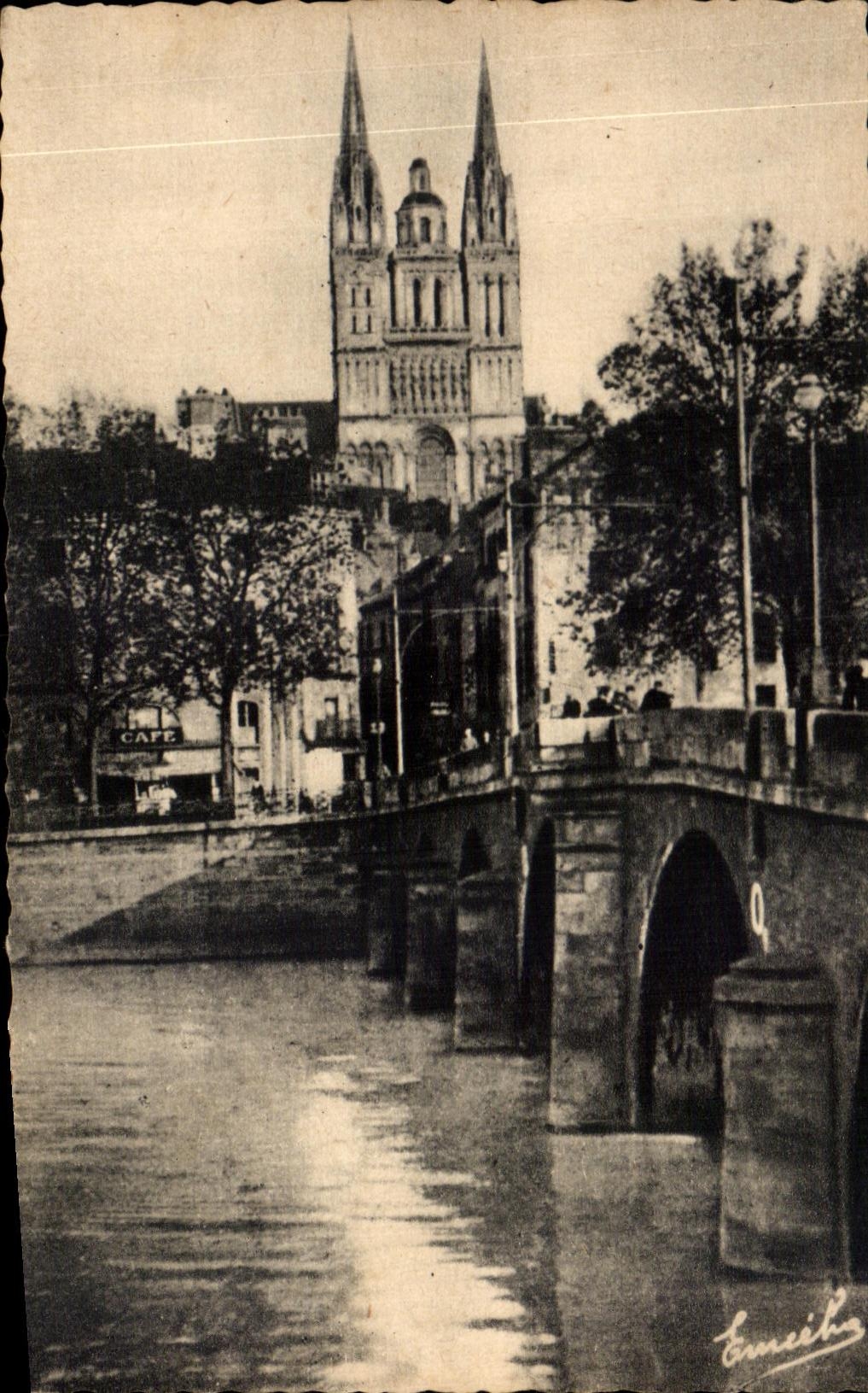 CPA Angers (Maine and the Loire) the Bridge of the Center on Maine towards Chthedrale