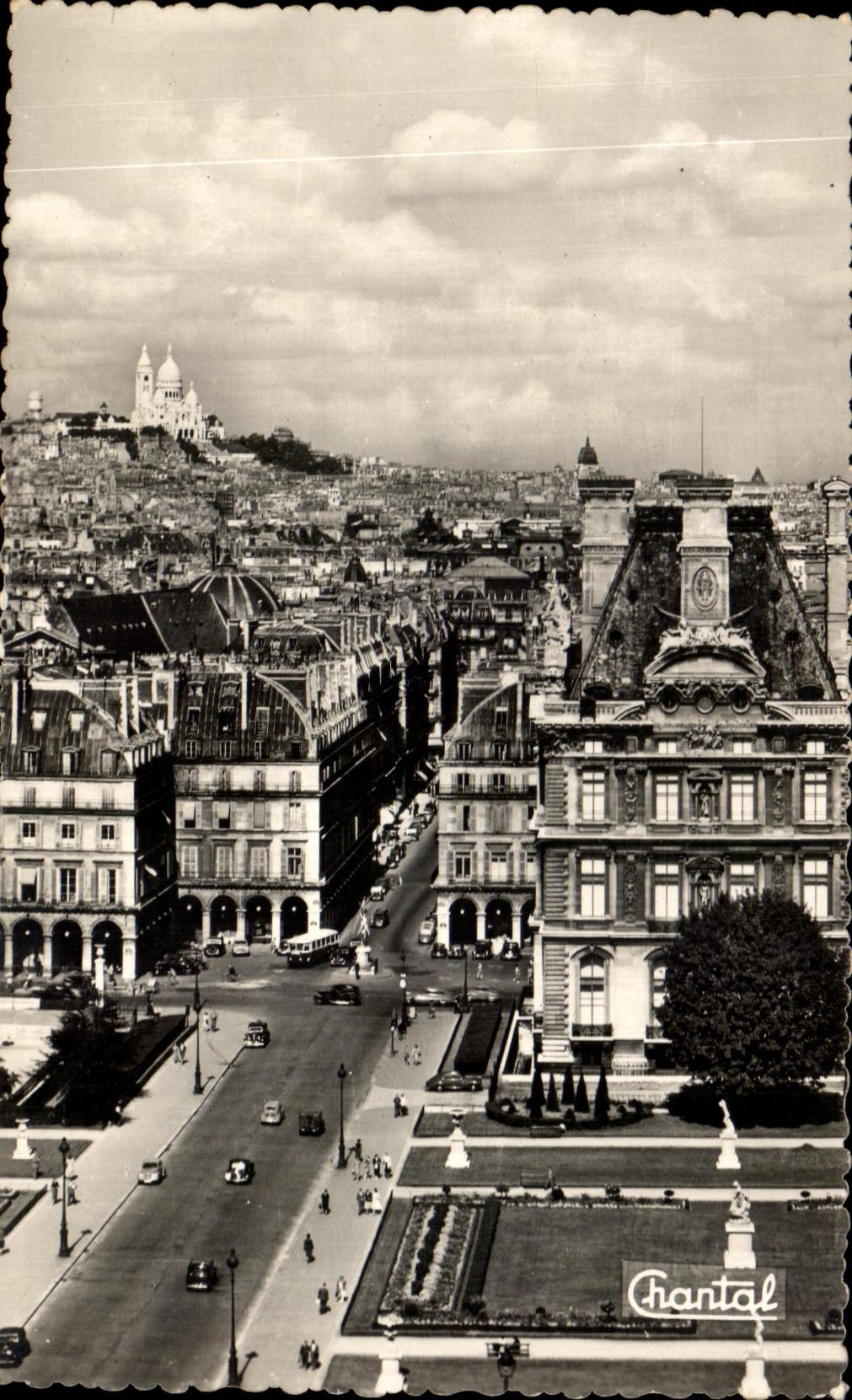 CPA Paris Place des Pyramides Vue sur le Sacre Coeur Montmartre