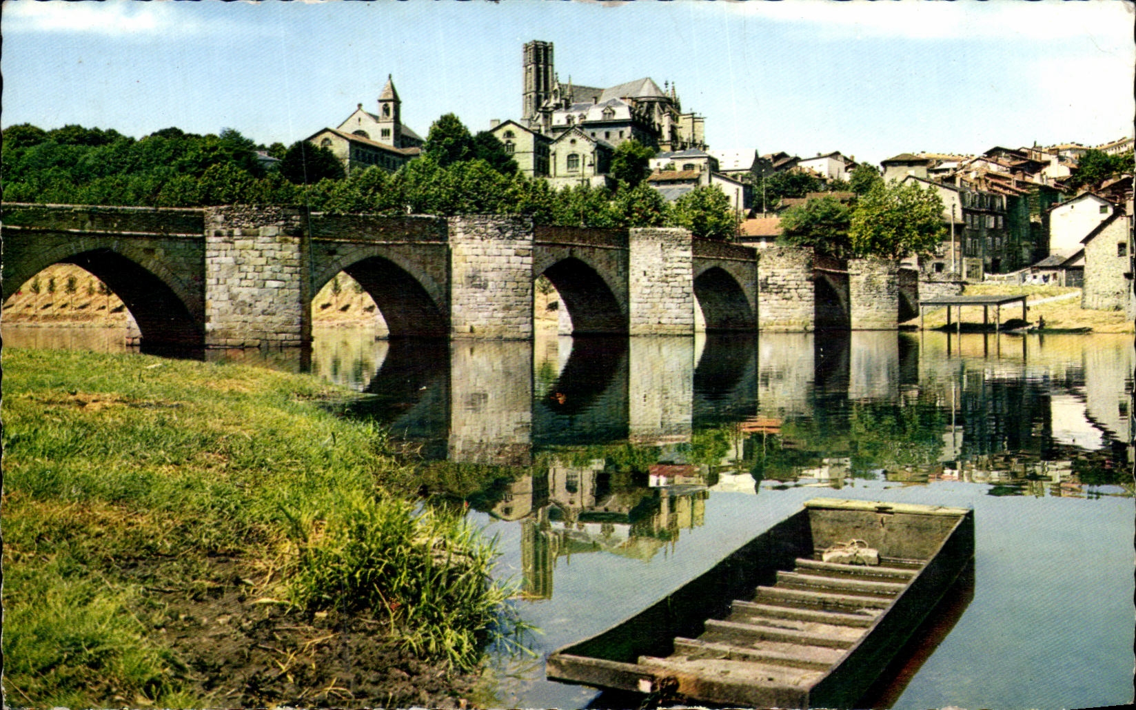 CPA Limoges (Haute Vienne) Le Pont St Etienne Xlll e siecle (Mon hist) et la Cathedrale Xll e siecle