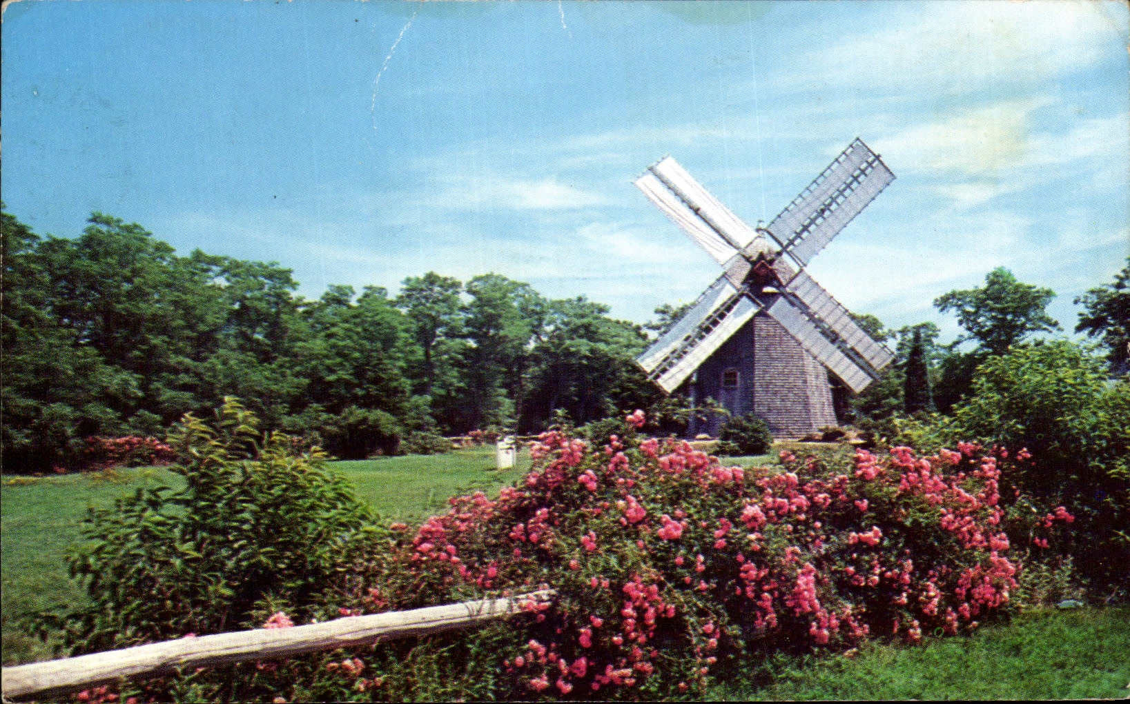 CPA The Oldest Windmill one Wraps Cod This Eastham windmill is loacted across king S high way from Eastham S Town Hall