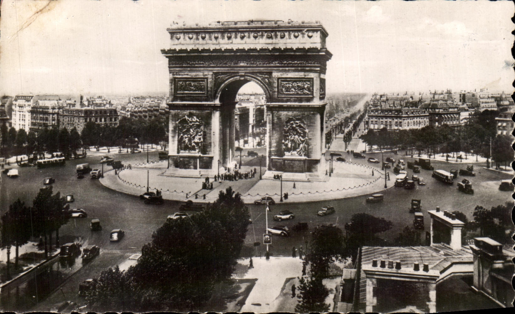 CPSM Paris el lugar y el arco de Triomphee Etoile