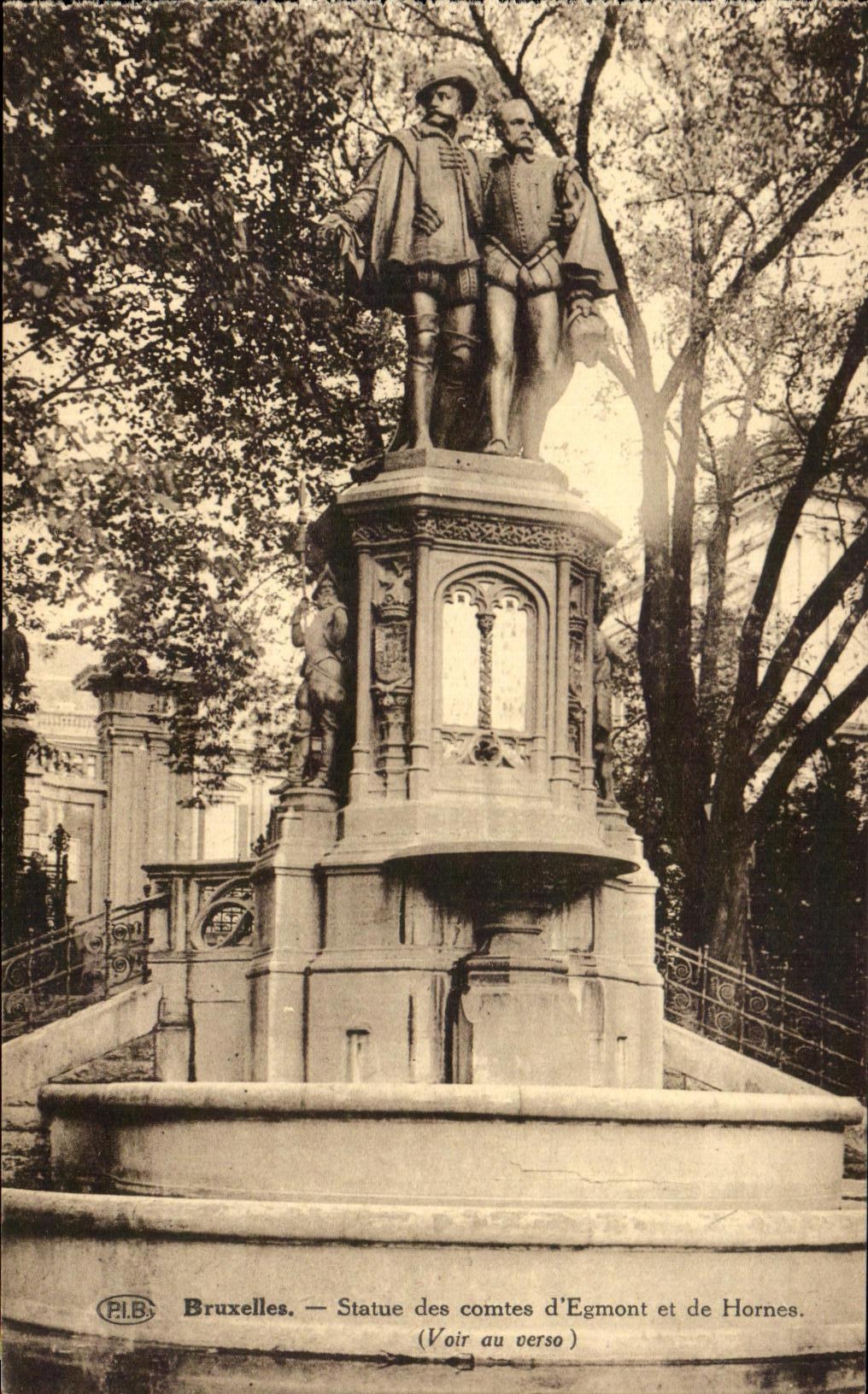 CPA Brussels Statue of the Counts Egmont and Hornes