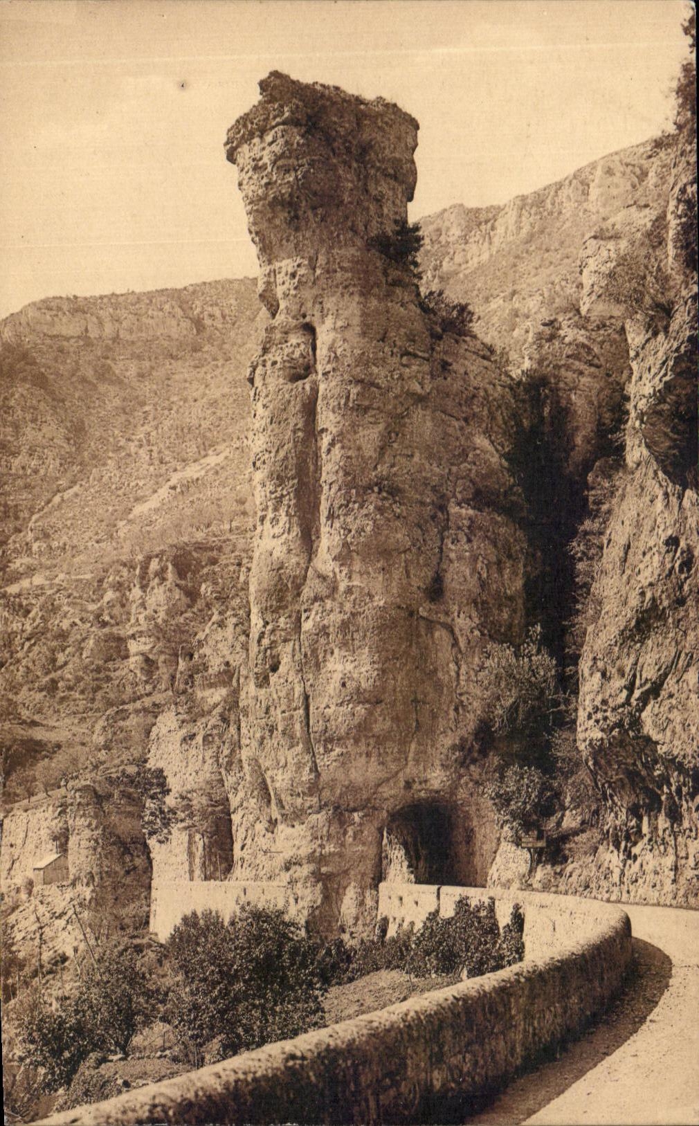 CPA Velay illustrates Puy the rock Saint Michel Aiguilhe