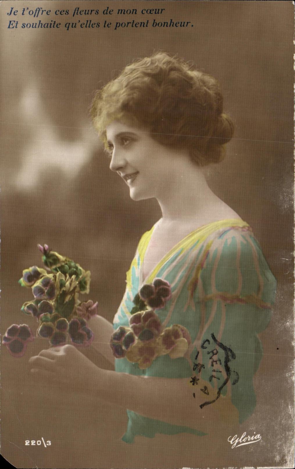 CPA Fantaisie Femme Je T'offre ces Fleurs de Mon Coeur Et Southaite qu'elles le Portent bonheur