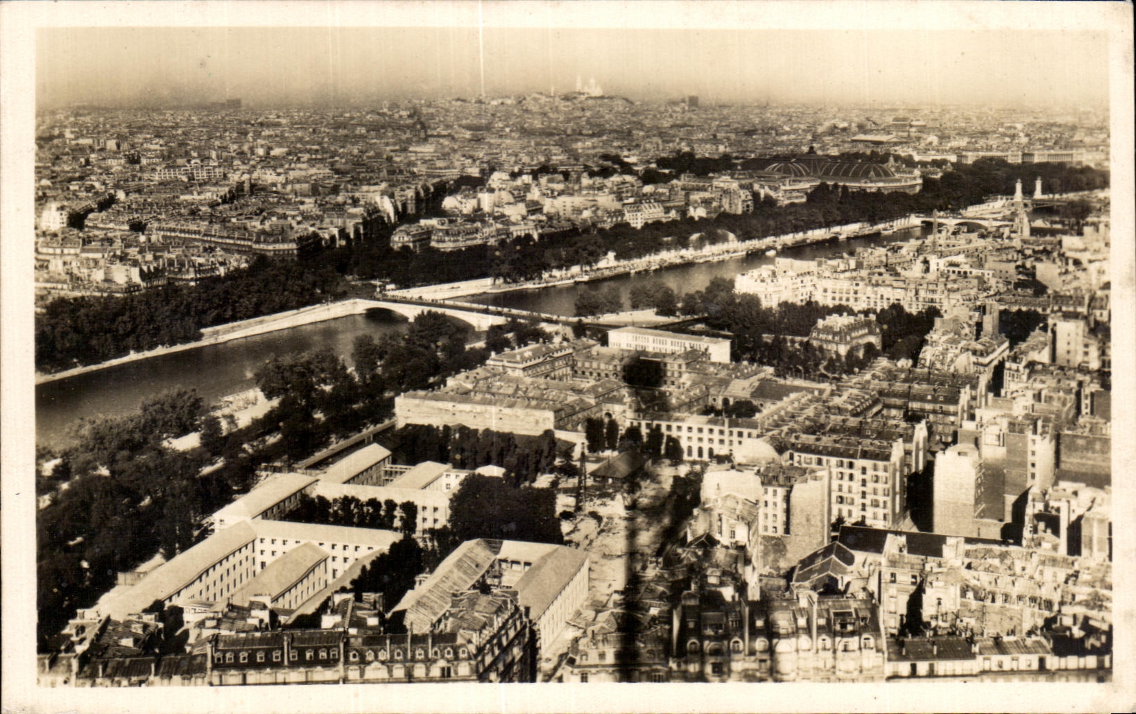 CPA Paris Vue Generale vers la Butte Montmartre et le Sacre Coeur