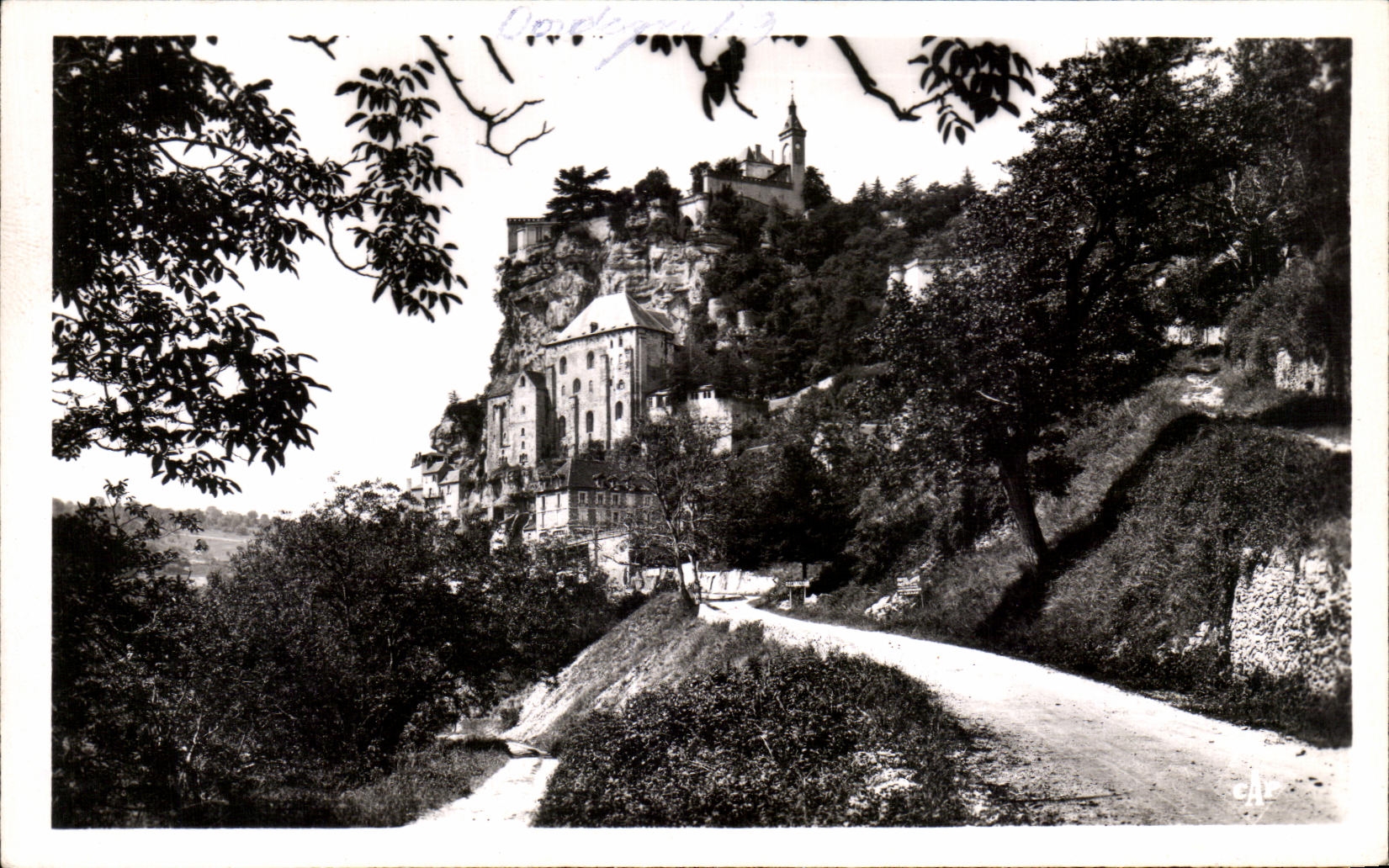 CPA Rocamadour Le Rocher Vu De La Route De Cahors