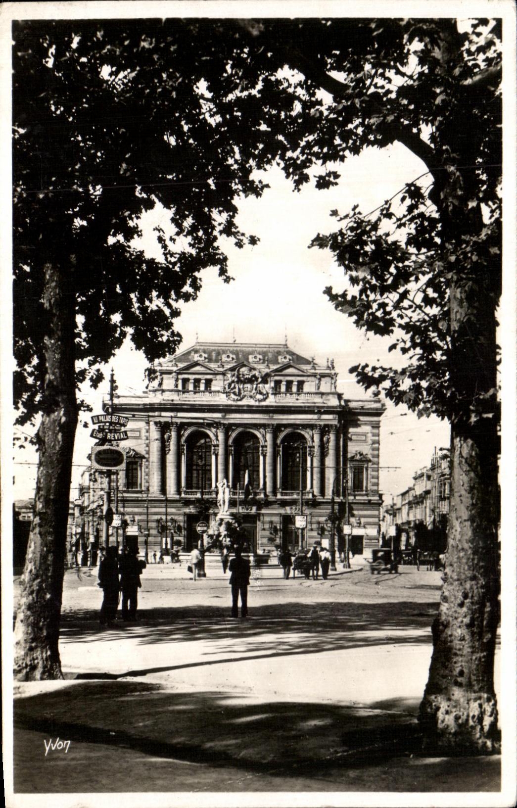 CPA La Douce France Montpellier La Place De La Comedie Et Le theatre Yvon