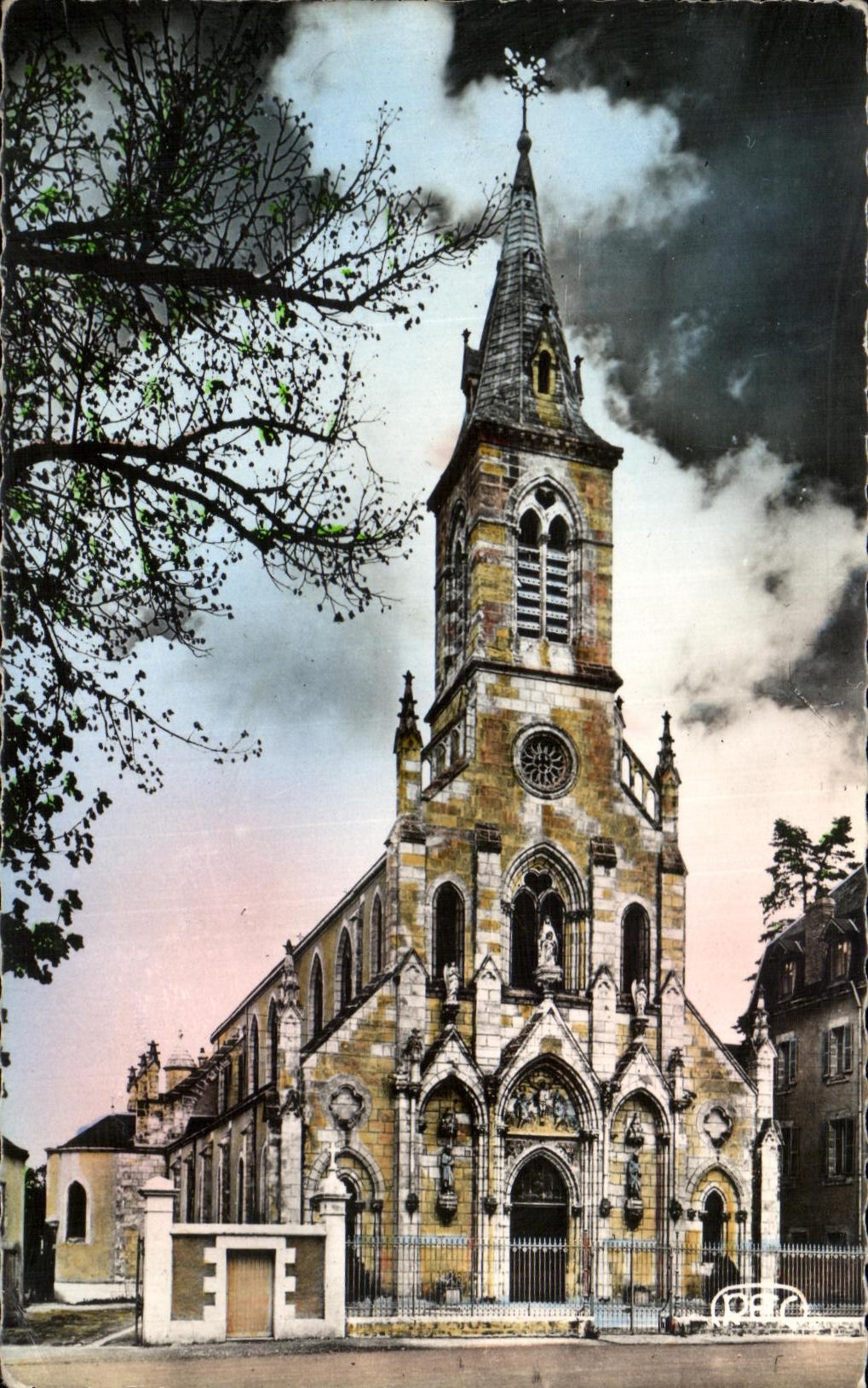 CPA Issoudun Basilique Notre Dame Du Sacre Coeur