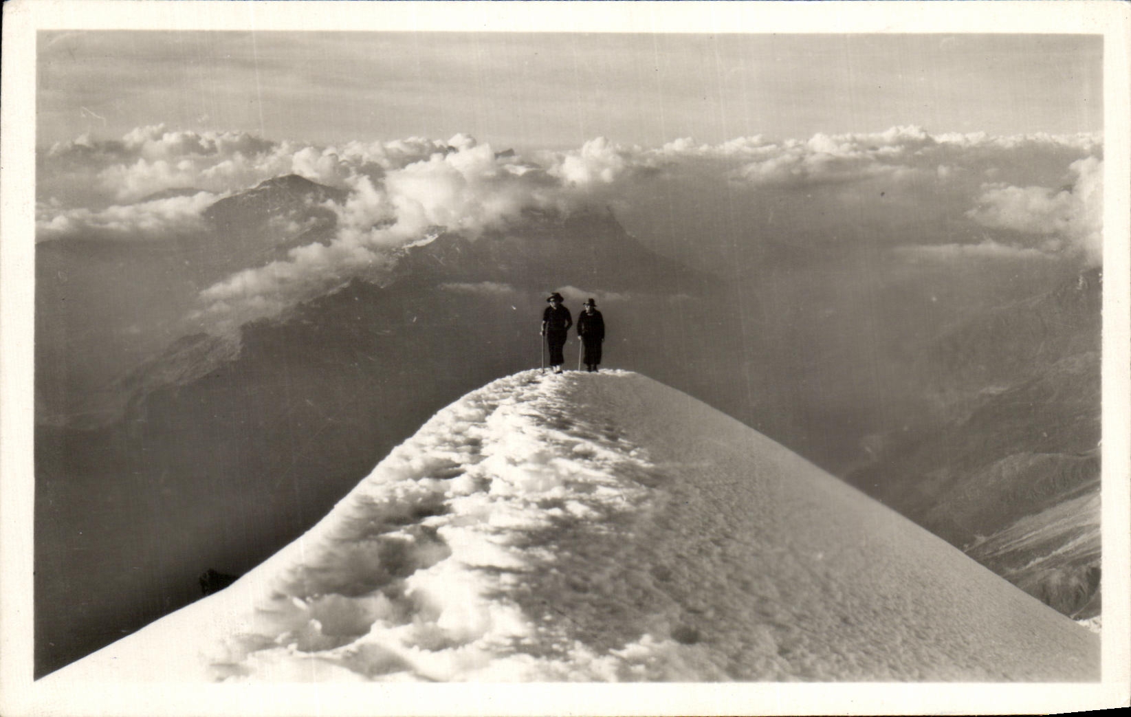 CPA Chamonix sur La Route Du Mont Blanc