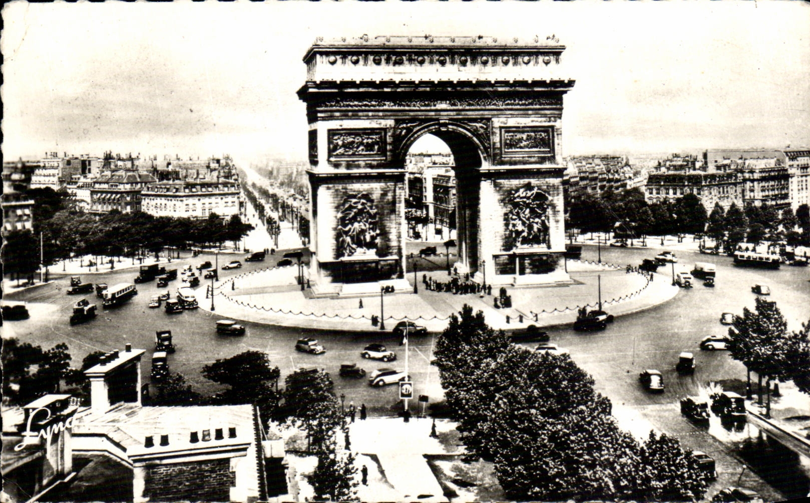 CPA Paris Et l'Arc De Triomphe De l'Etoile