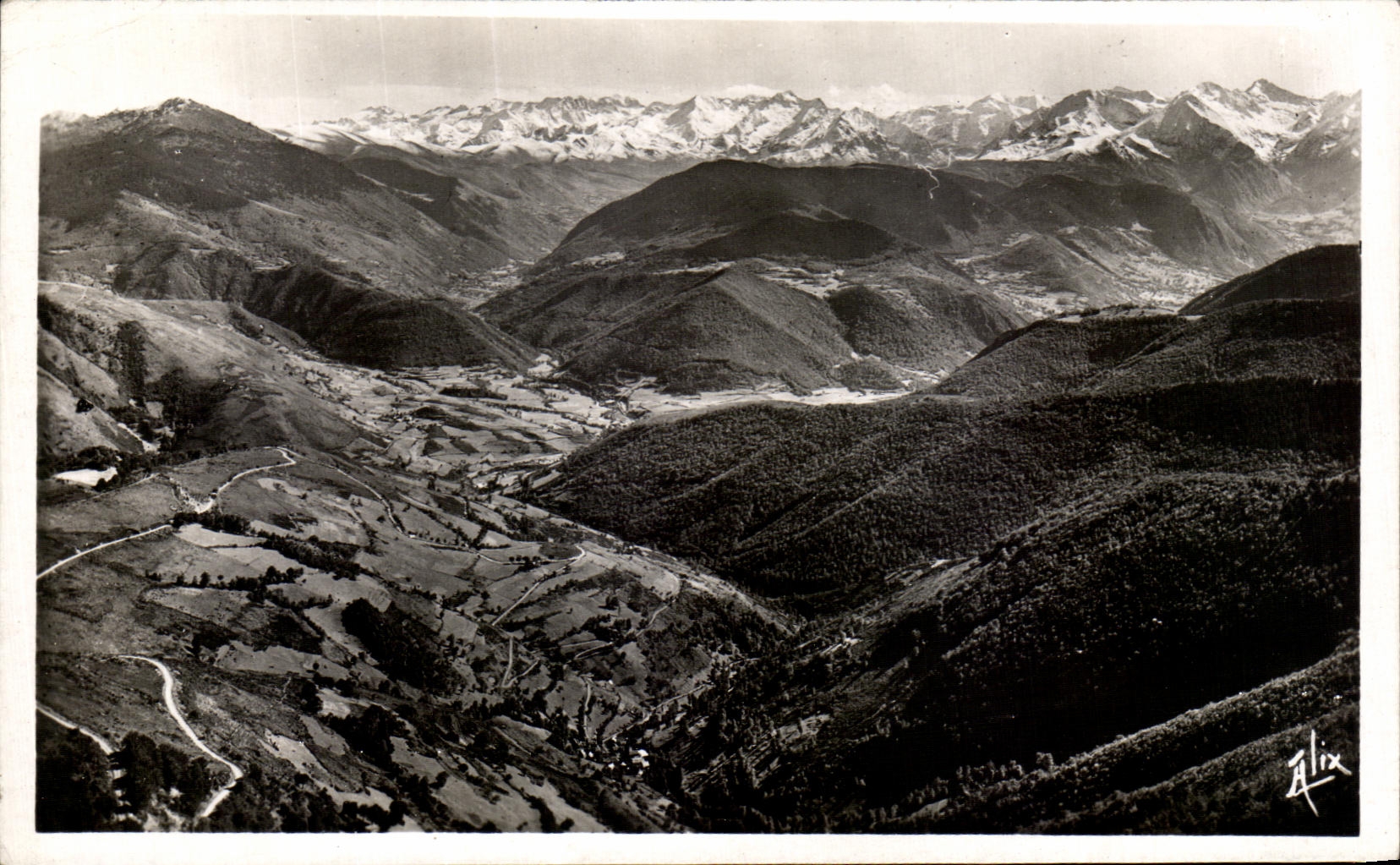 CPA Les Pyrenees Col d'Aspin Route du Col d'Aspin vue Sur La Vallee d'Aure