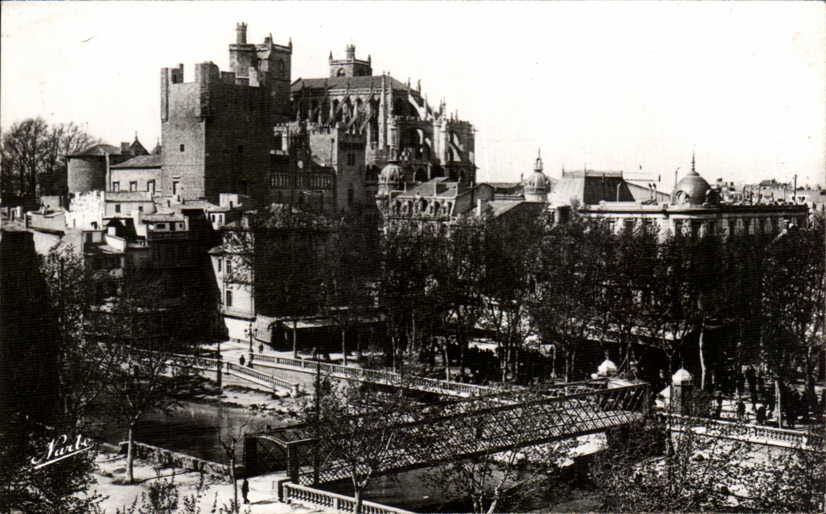 CPA Narbonne Les Rives De La Robine Ensemble De l'Hotel De Ville Et De La Cathedrale