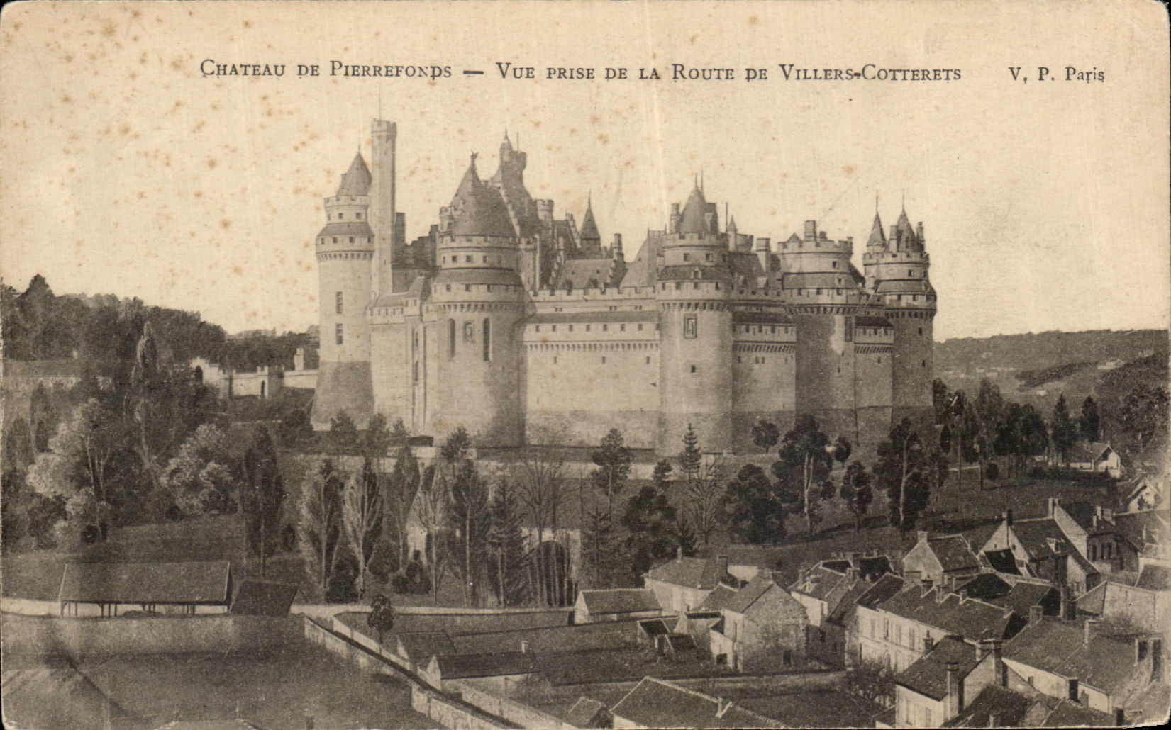 CPA Chateau De Pierrefonds Vue Prise De La Route De Villers Cotterets