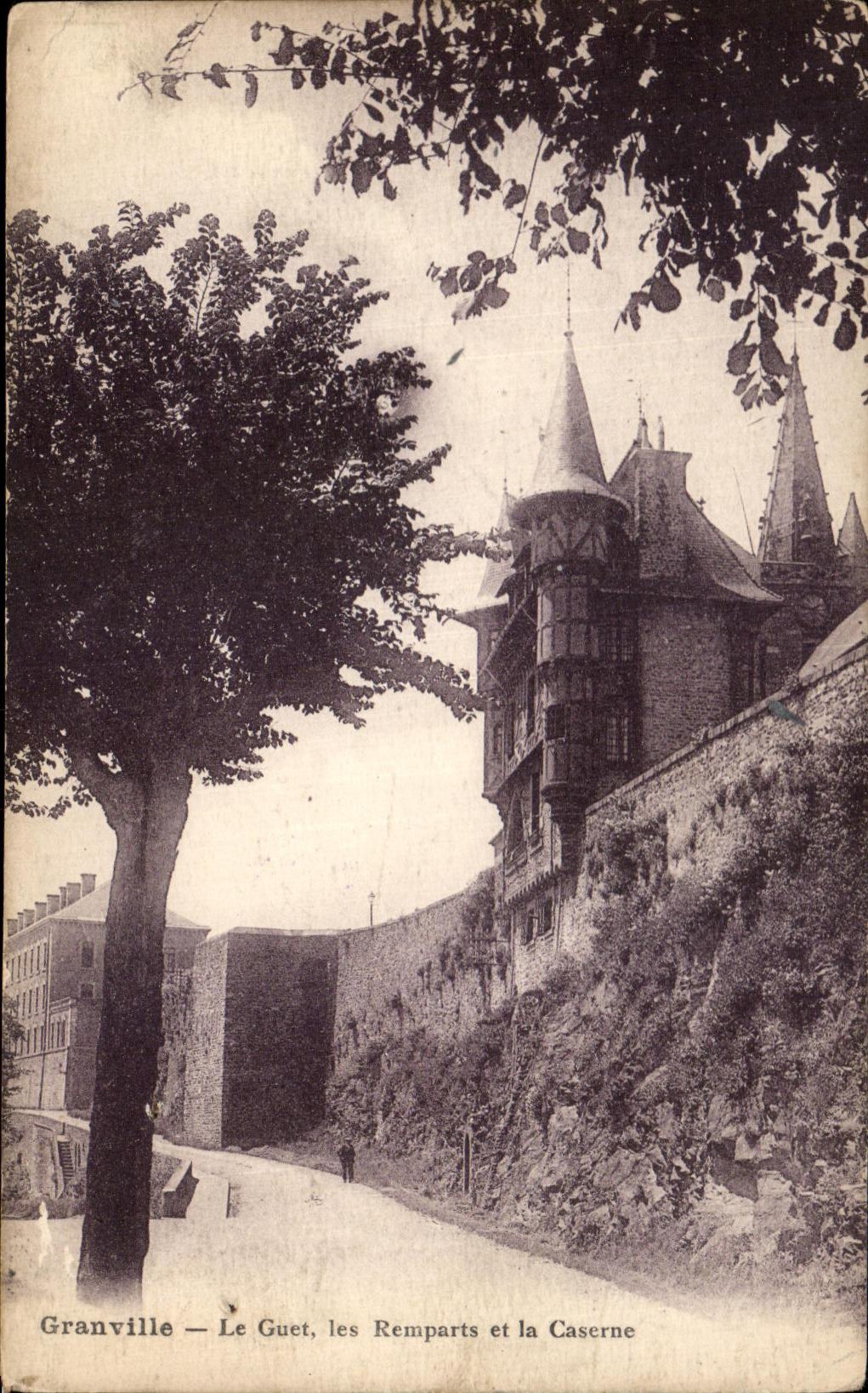 CPA Granville Le Guet Les Remparts Et La Caserne