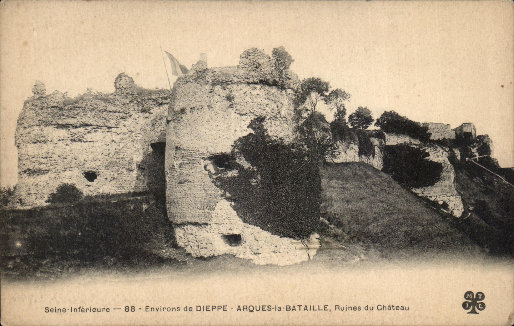 CPA Seine Infereure Environs de Dieppe Arques la Bataille Ruines du Chateau