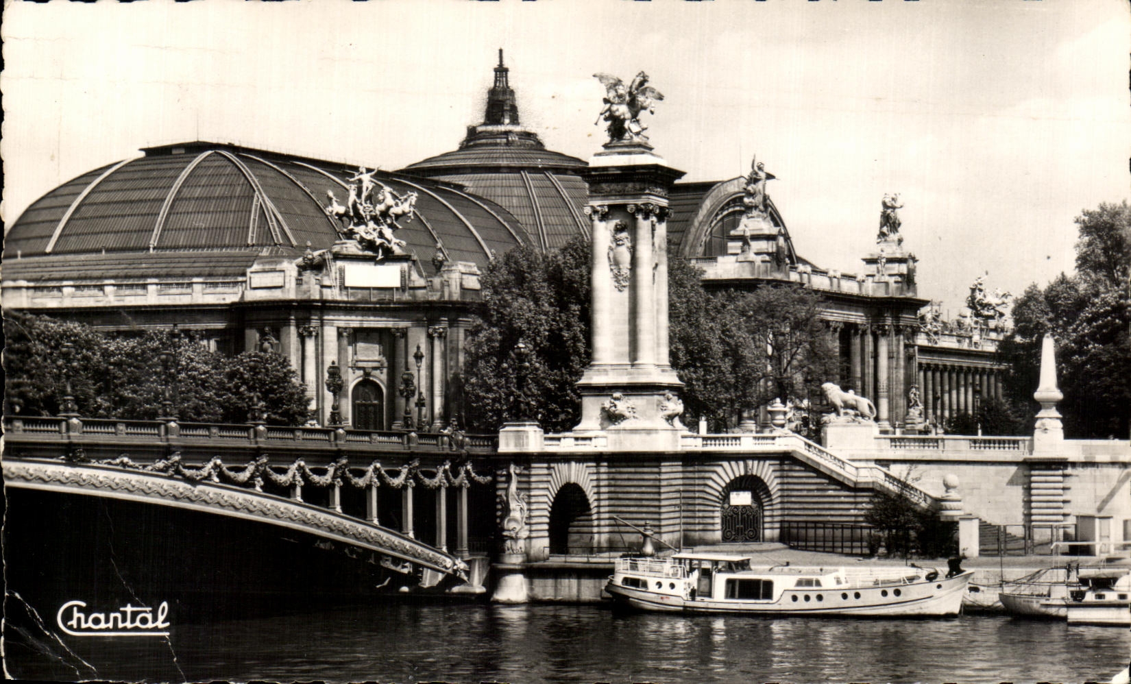 CPA Paris Le Grand Palais et le pont Alexandre III
