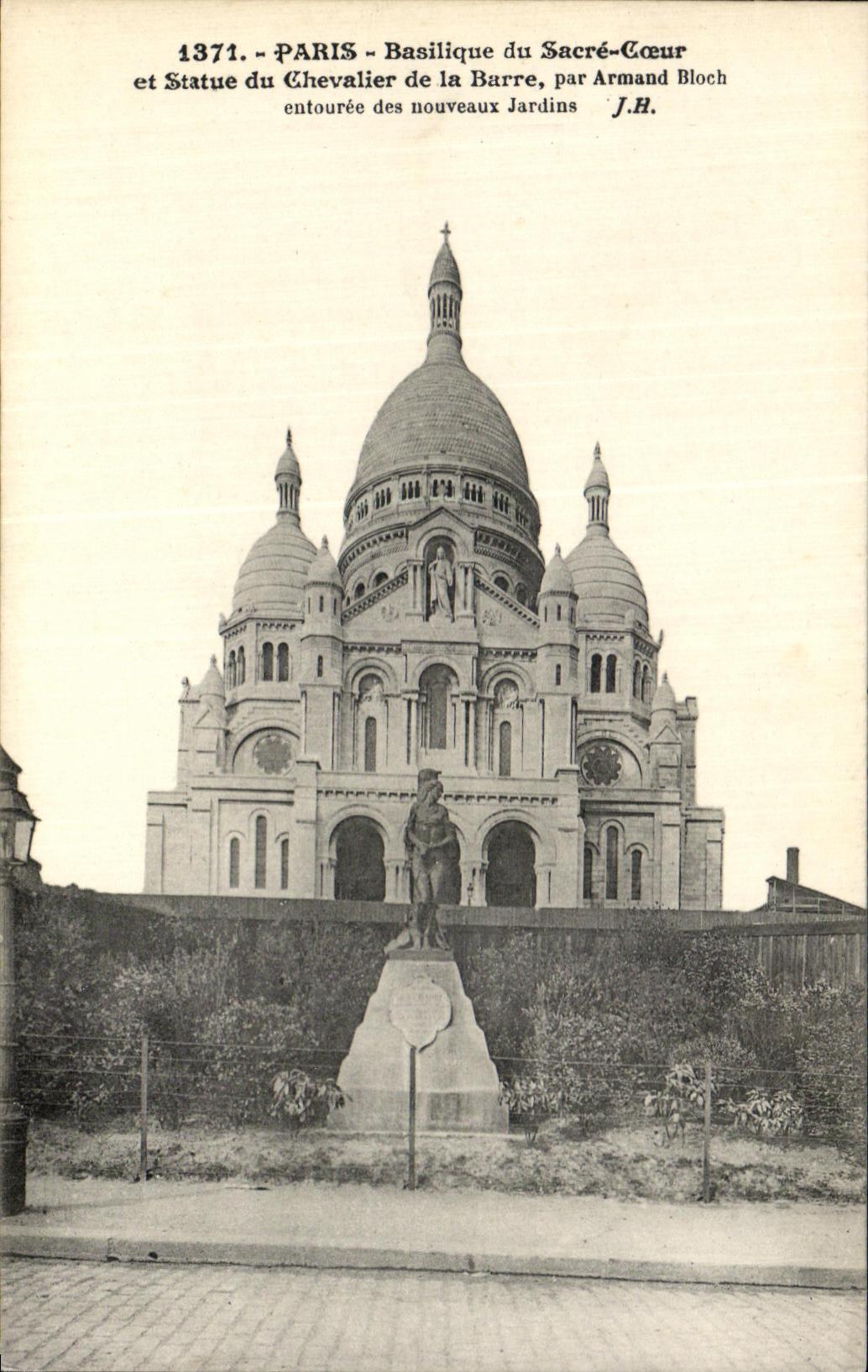 CPA Paris Basilique Du Sacre Coeur Et Statue Du Chevalier De La Barre Par Armand Bloch Montmartre