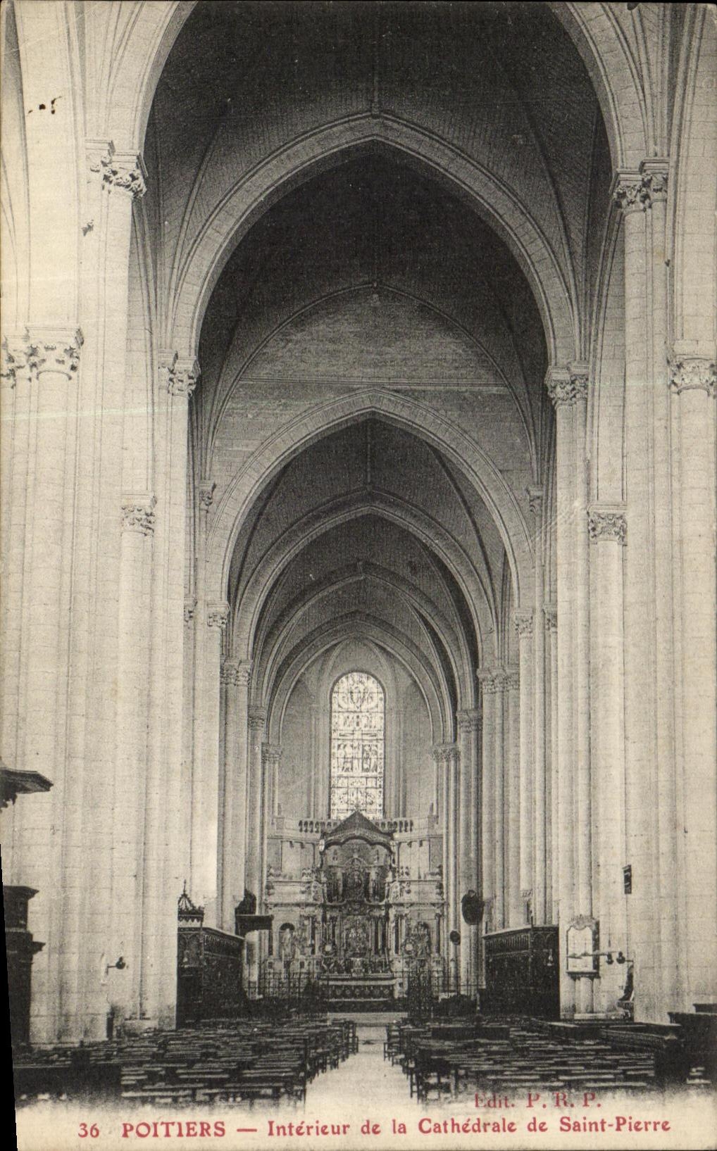 CPA Poitiers Interieur De La Cathedrale De Saint Pierre