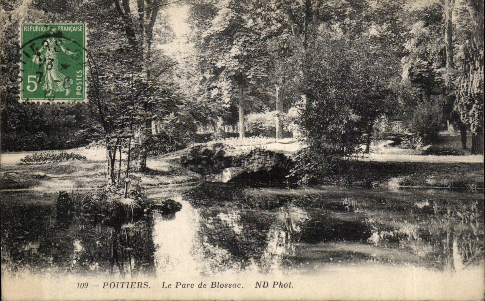 CPA Poitiers Le Parc De Blossac