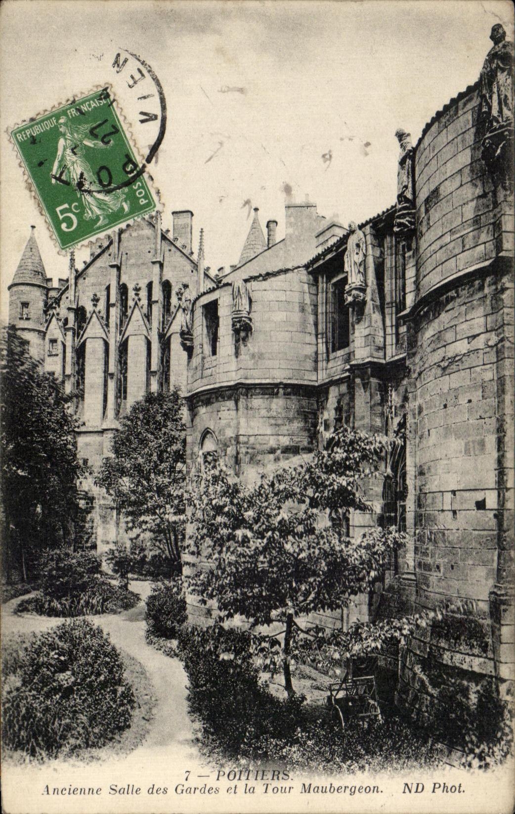 CPA Poitiers anciene Salle Des Gardes Et La tour Maubergeon
