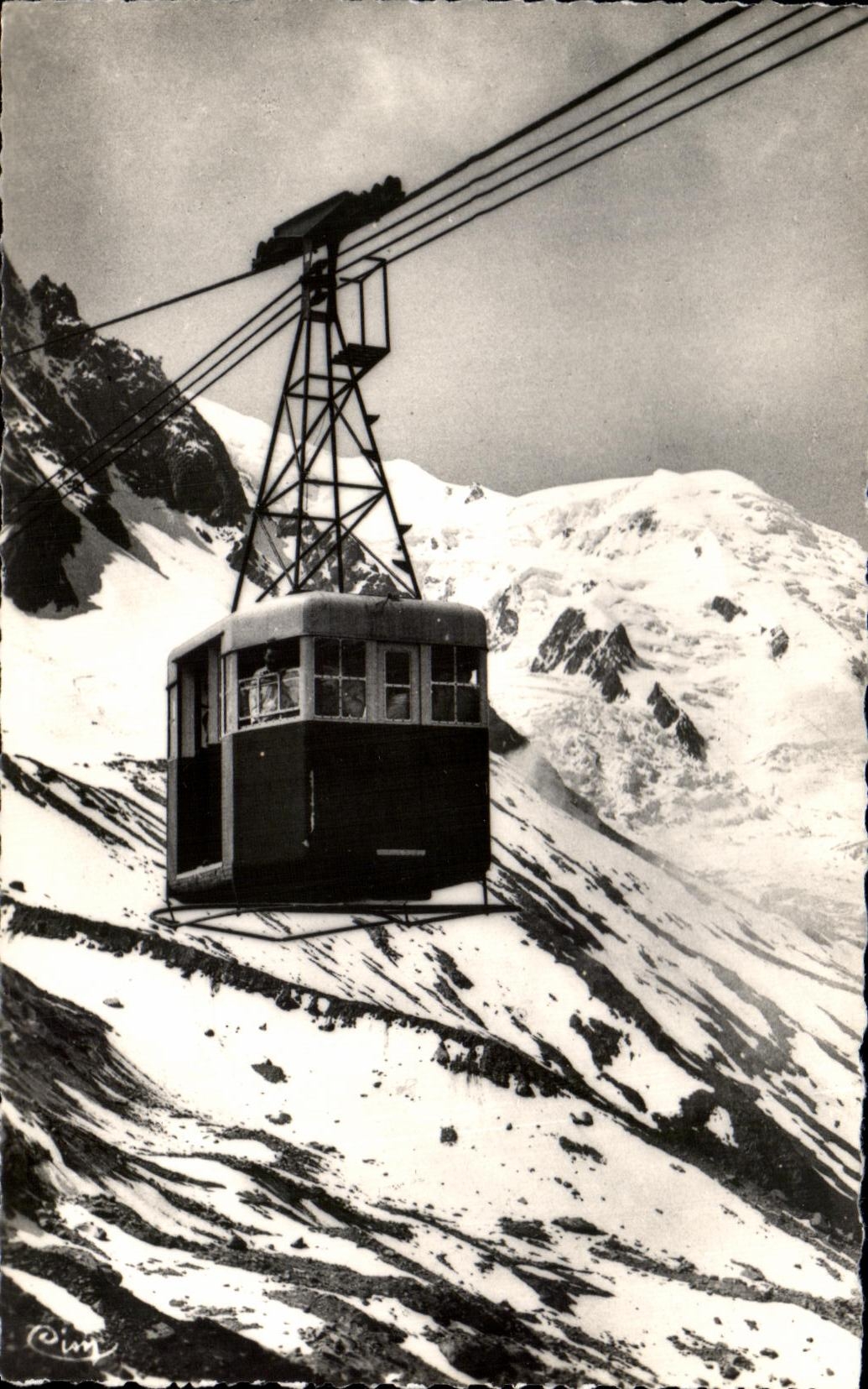 CPA Chamonix Depart Pour l'Aiguille Du Midi Teleferique