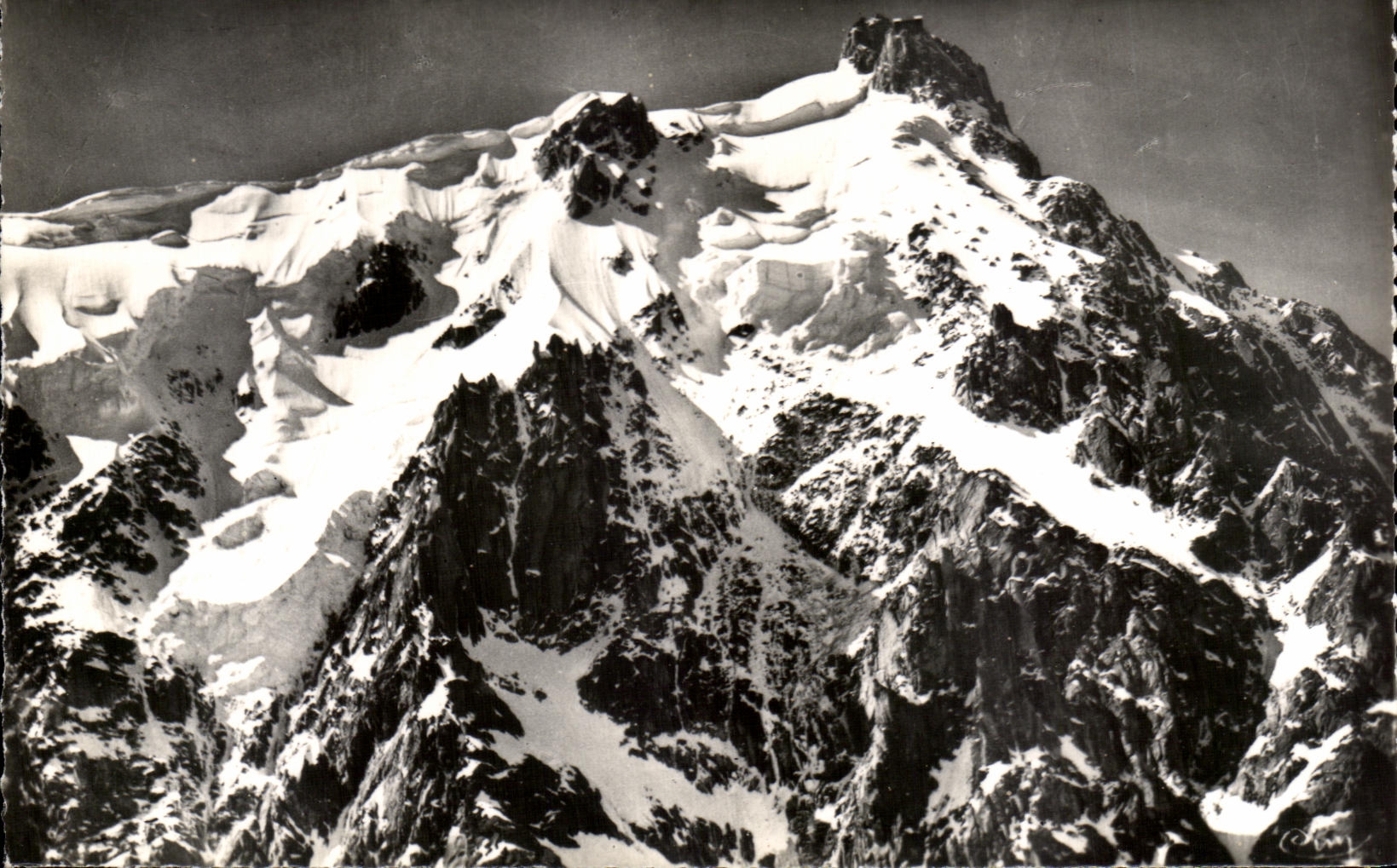 CPA Chamonix Mont Blanc Le sommet De l'aiguille Du Midi Et De La vallee Blanche