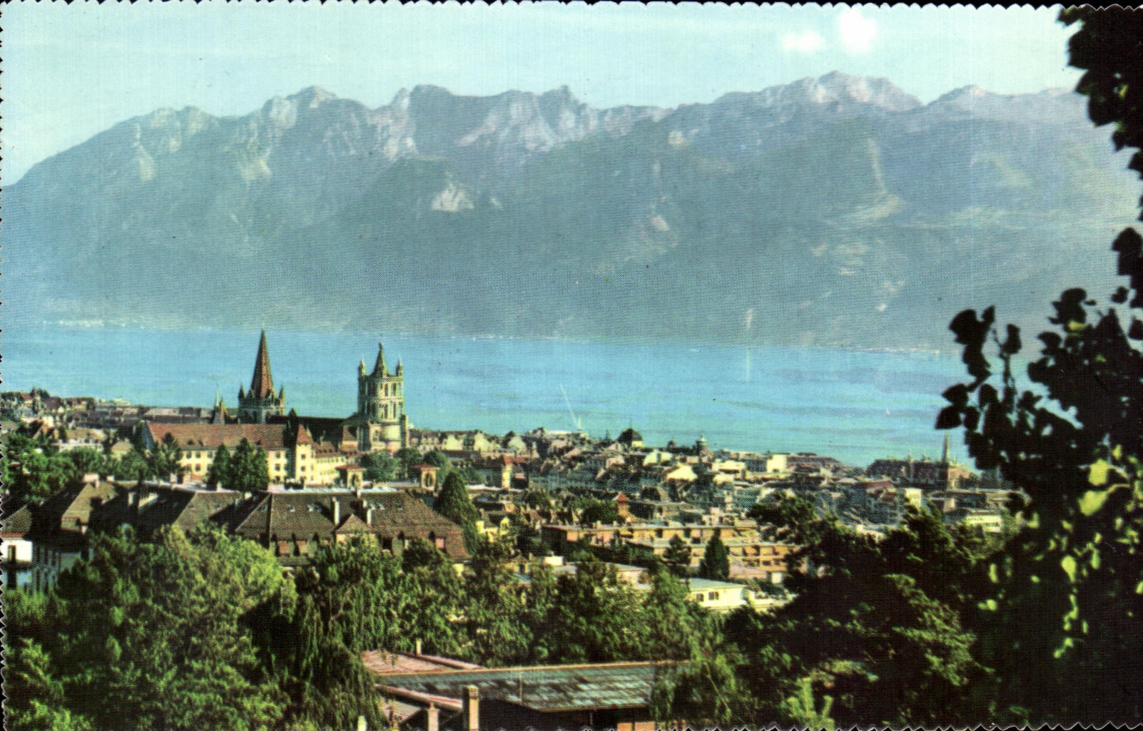 CPA Lausanne Vue Generale Et Les Alpes De La Savoie Lausanne Allgemeine Ansicht Und Die Savoyer Alpen