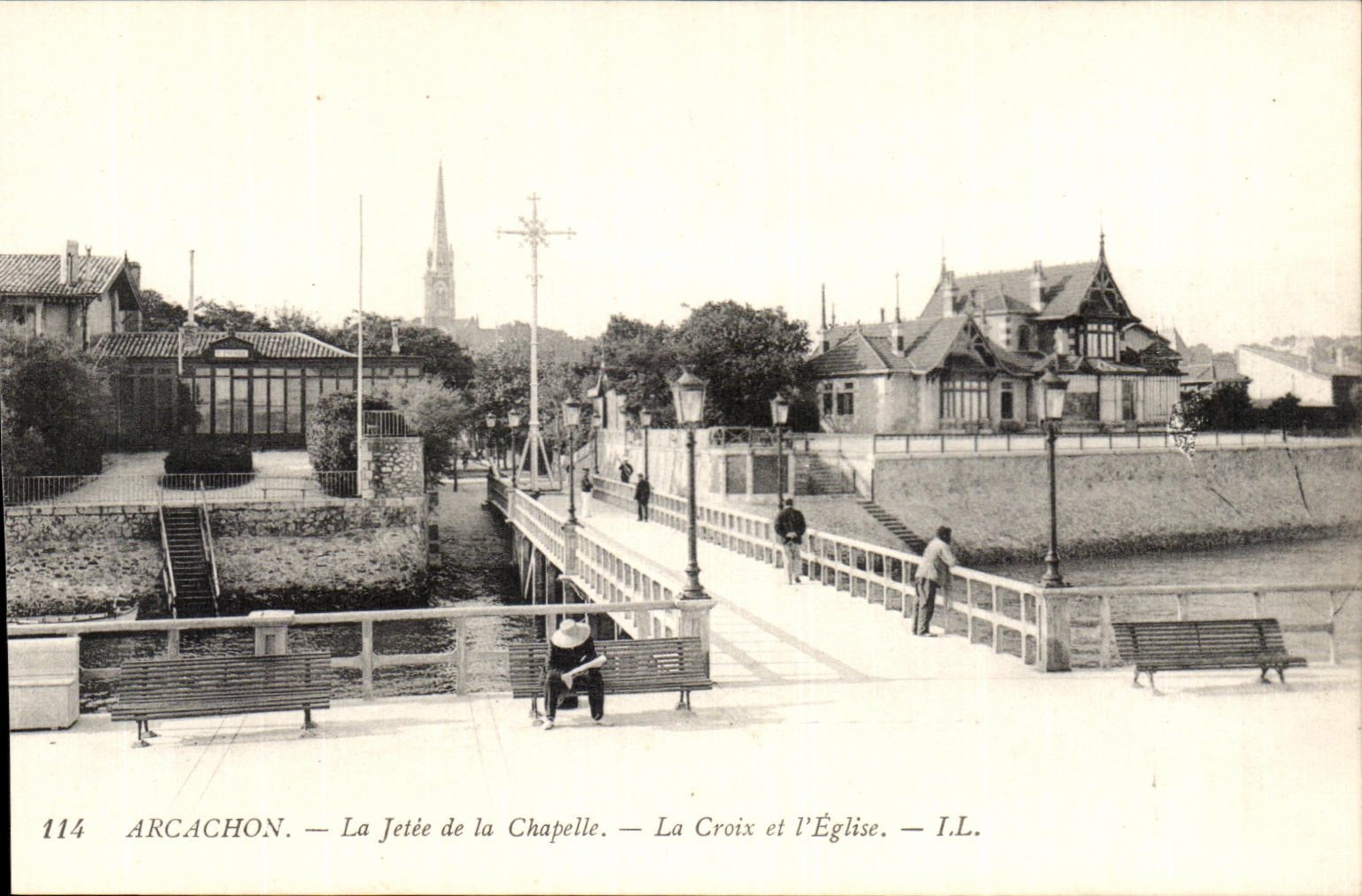 CPA Arcachon La Jetee de la Chapelle La Croix et l'Eglise