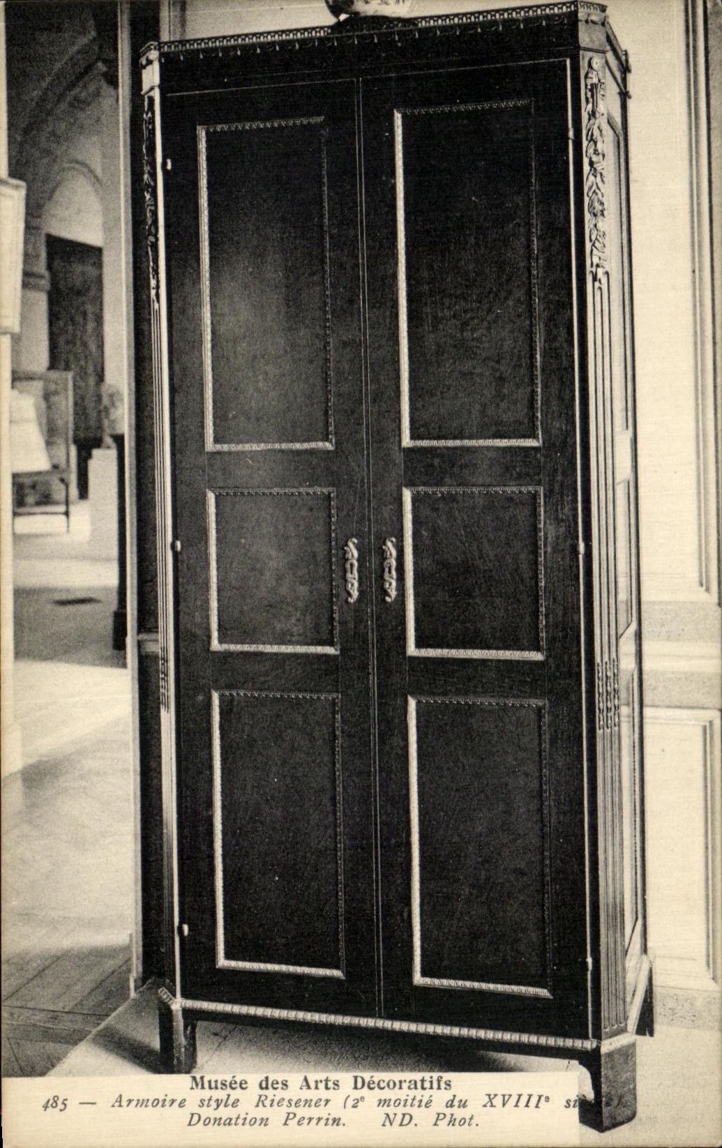CPA Musee des Arts Decoratifs Armoire style Riesener Donation Perrin