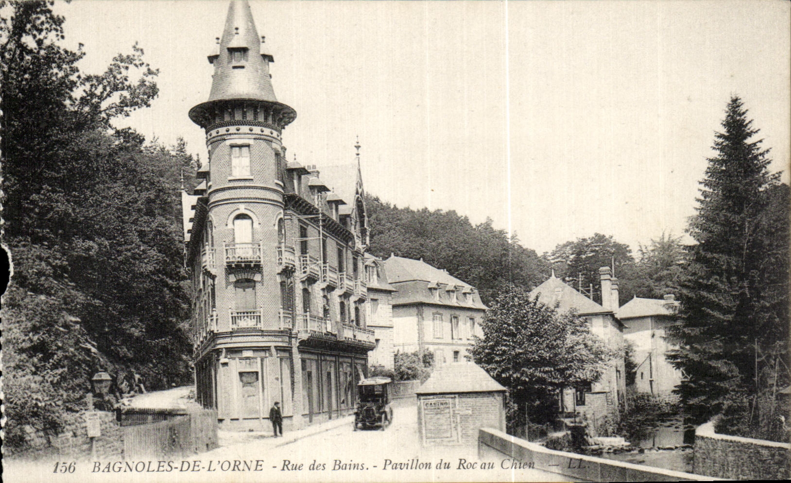 CPA Bagnoles De L'Orne Rue Des Bains Pavillon du Roc an Chien