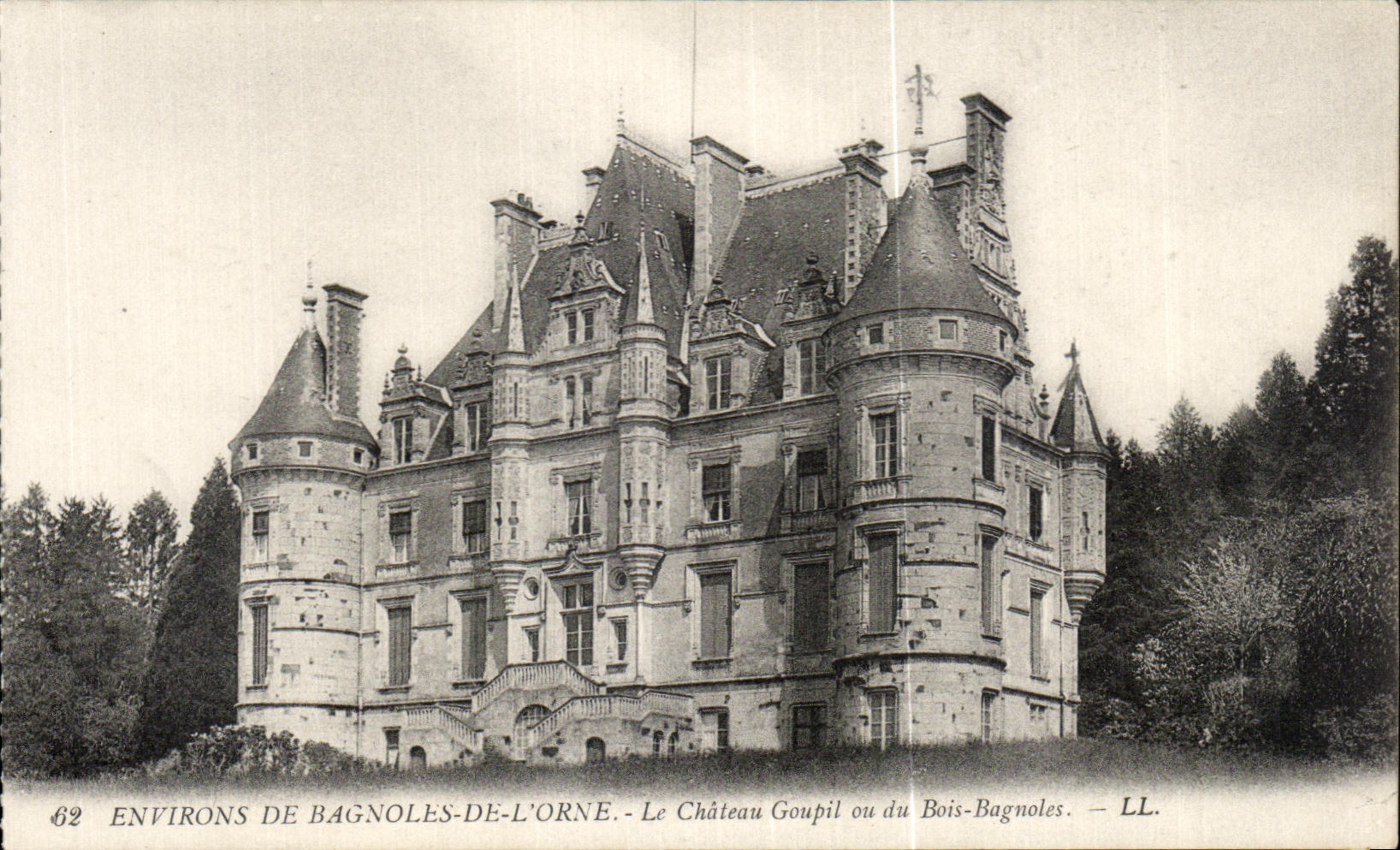 CPA Bagnoles De L'Orne Le Chateau Goupil ou du Bois Bagnoles