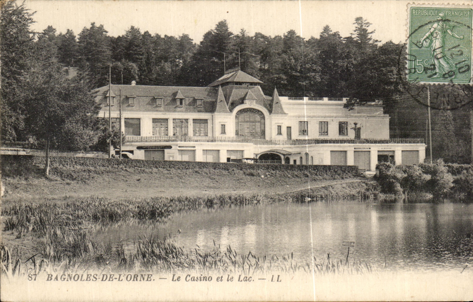 CPA Bagnoles De L'Orne Le Casino et le Lac