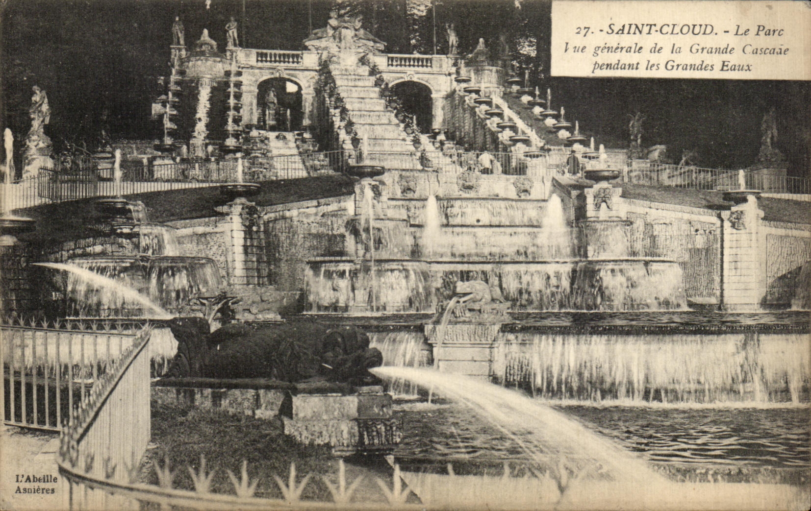 CPA Saint Cloud Le Parc vue Generale De La Grande Cascade Pendant Les Grandes Eaux