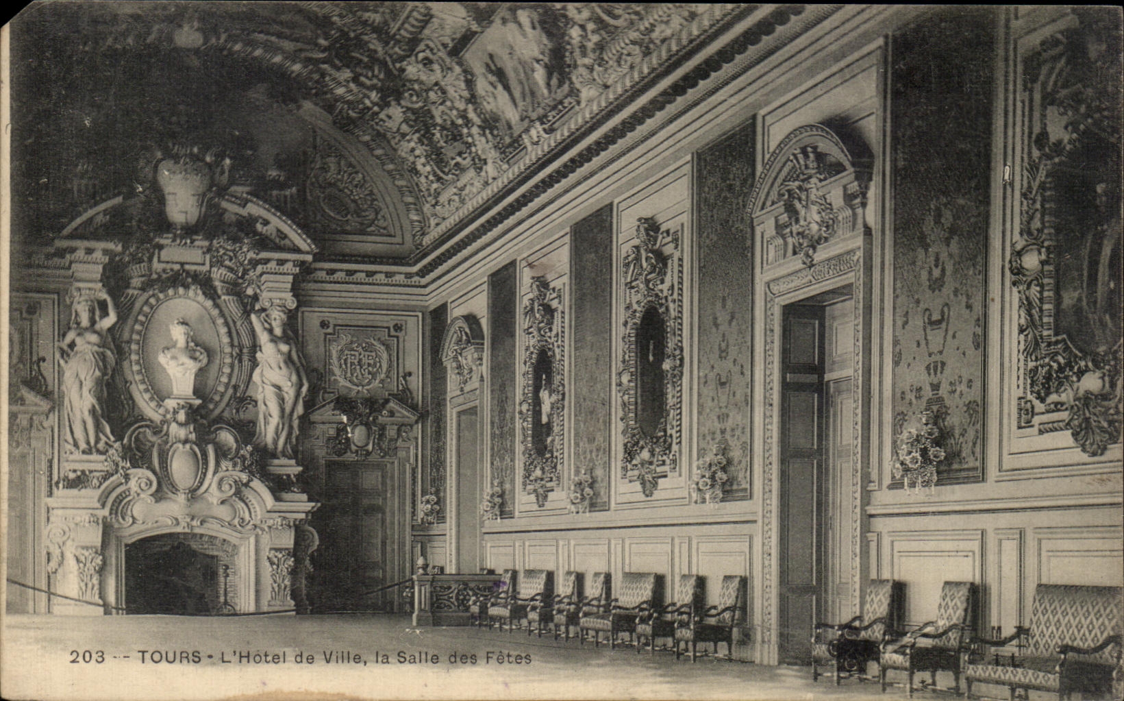 CPA Tours L'Hotel De Ville La salle Des Fetes