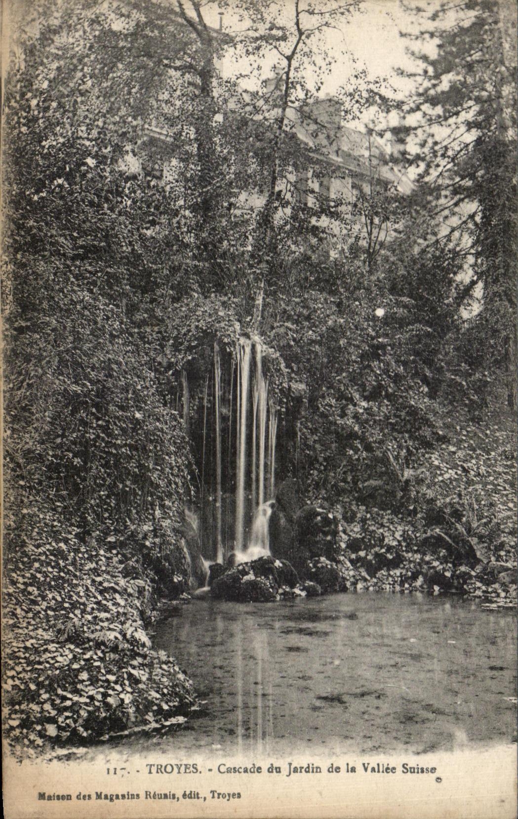CPA Troyes Cascade Du Jardin De La Vallee Suisse