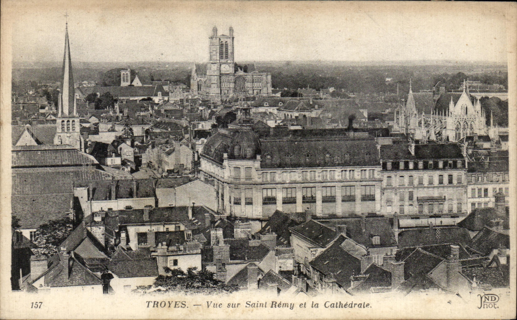 CPA Troyes Vue Sur Saint Remy Et La Cathedrale