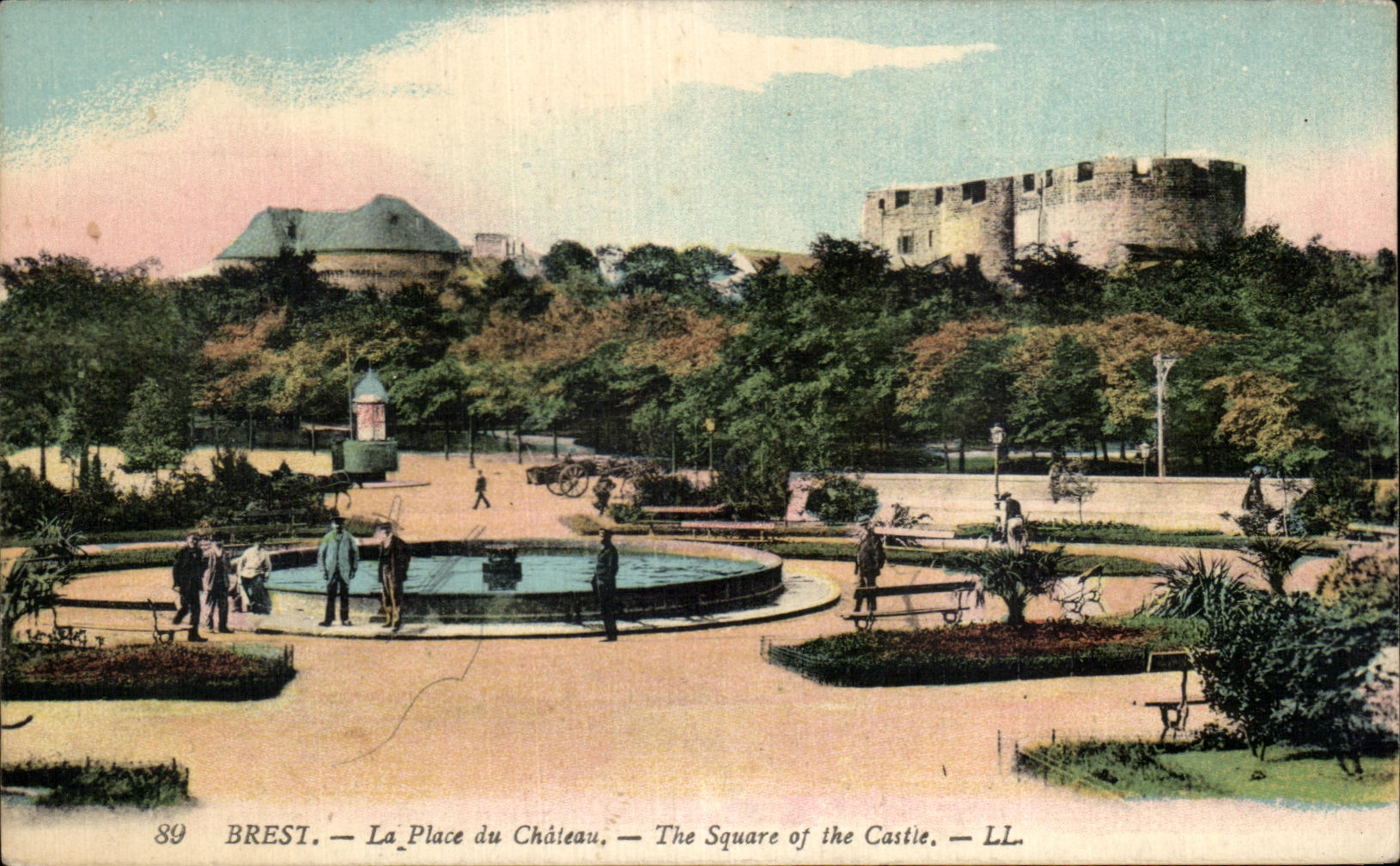 CPA Brest La Place du Chateau The Square of the Castle