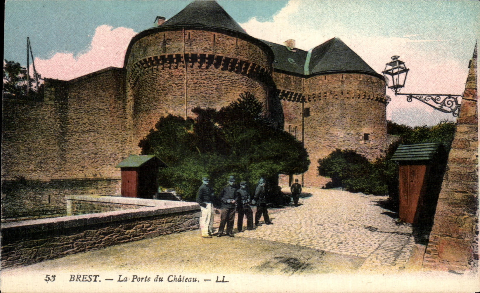 CPA Brest La Porte du Chateau Militaria 