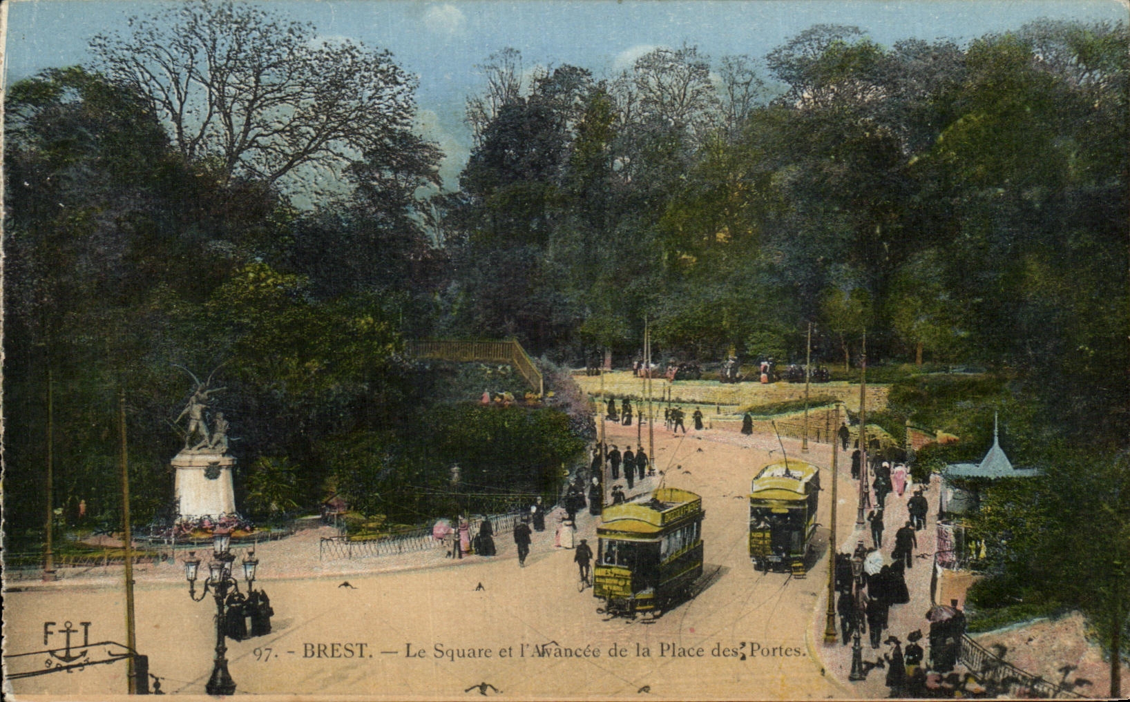 CPA Brest Le Square et de la Place des Portes Tramways