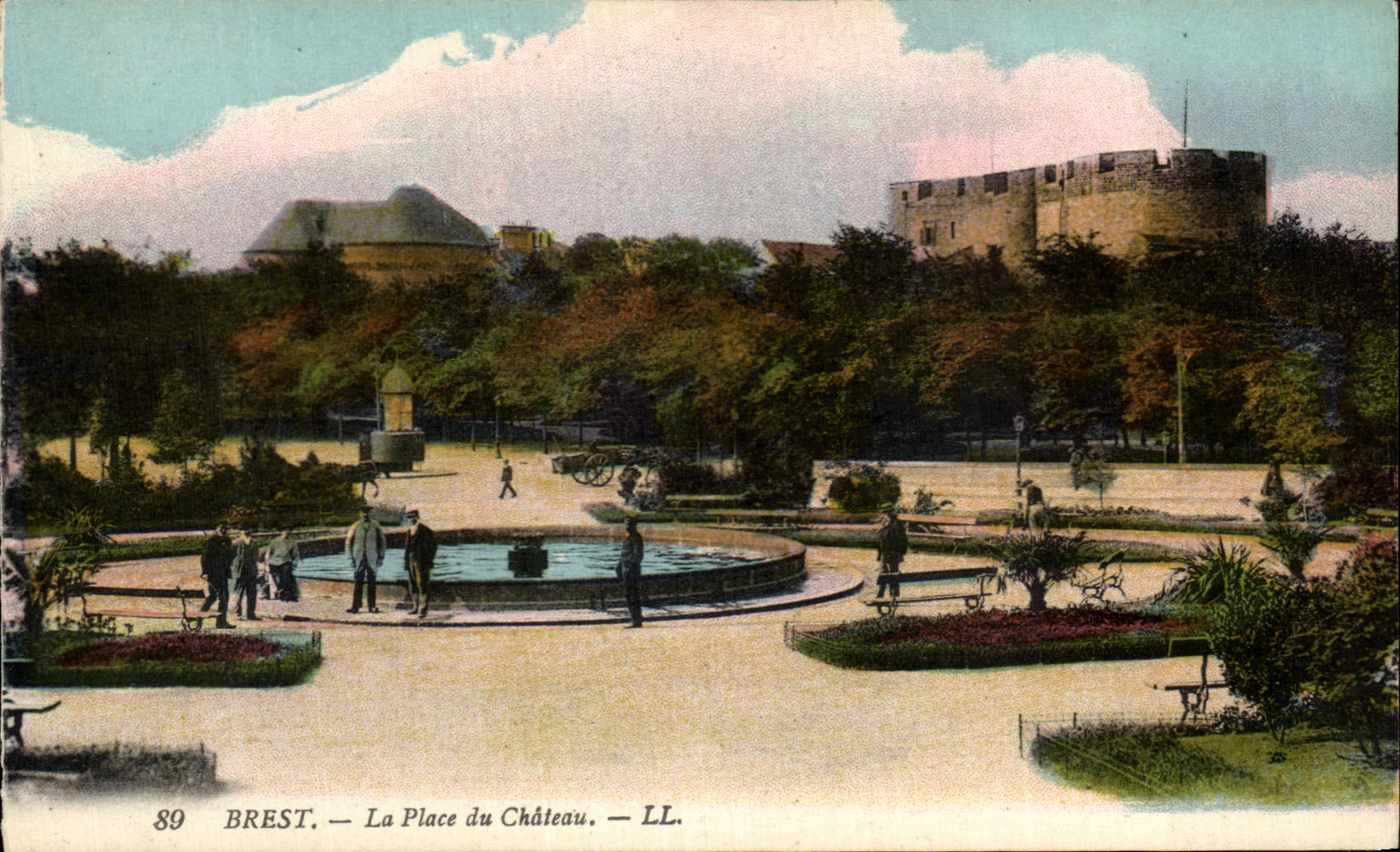 CPA Brest La Place du Chateau