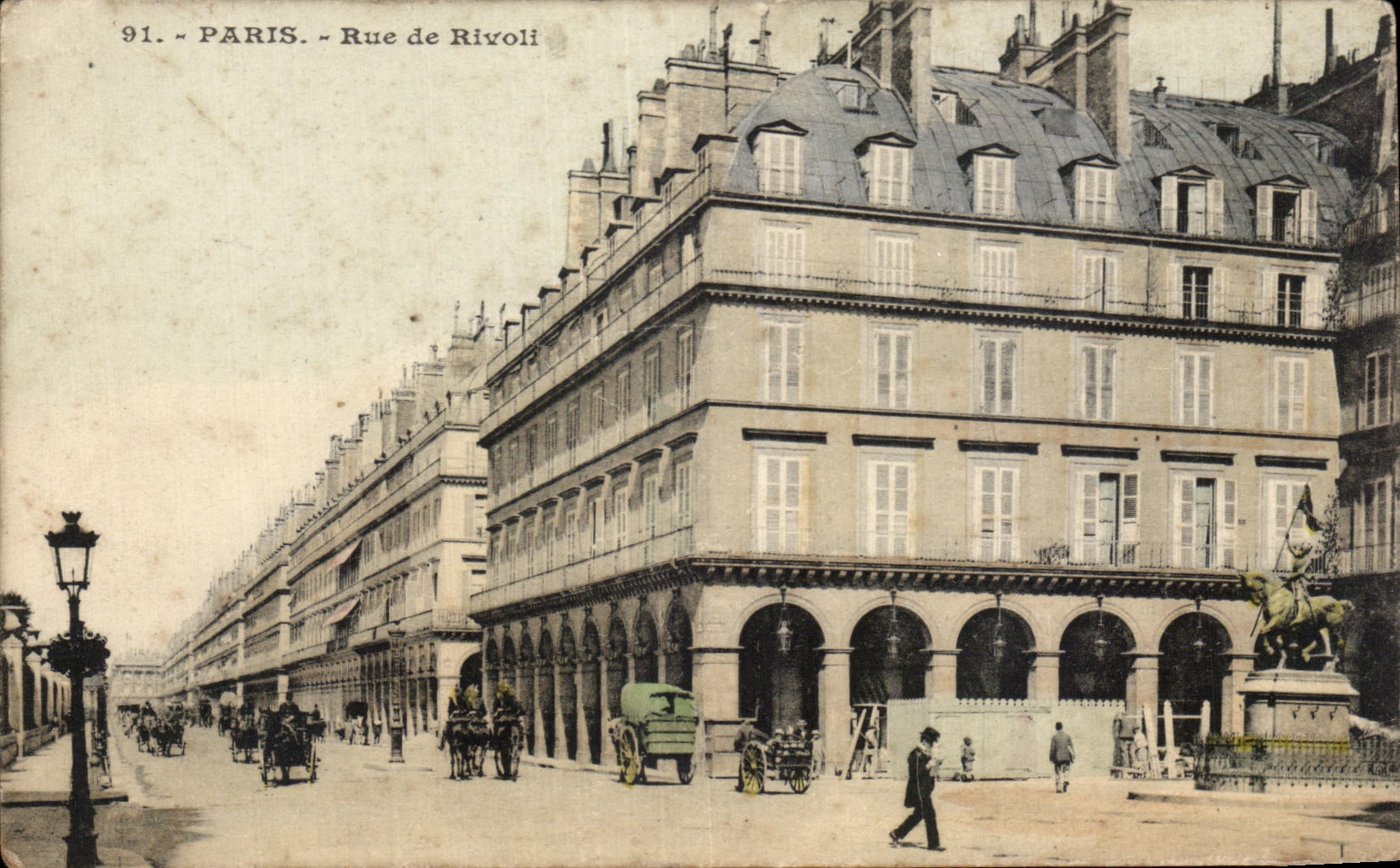 CPA Paris Rue de Rivoli Statue Jeanne d'arc