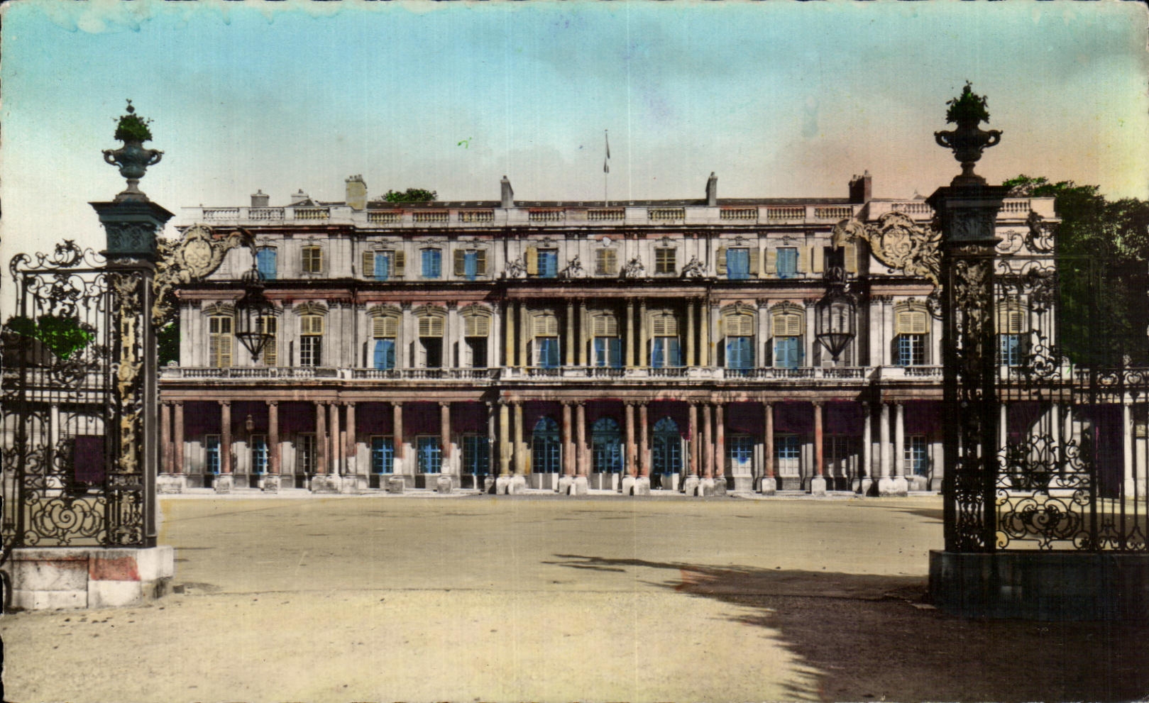 CPSM Nancy Place Carriere et Palais du Gouvernement