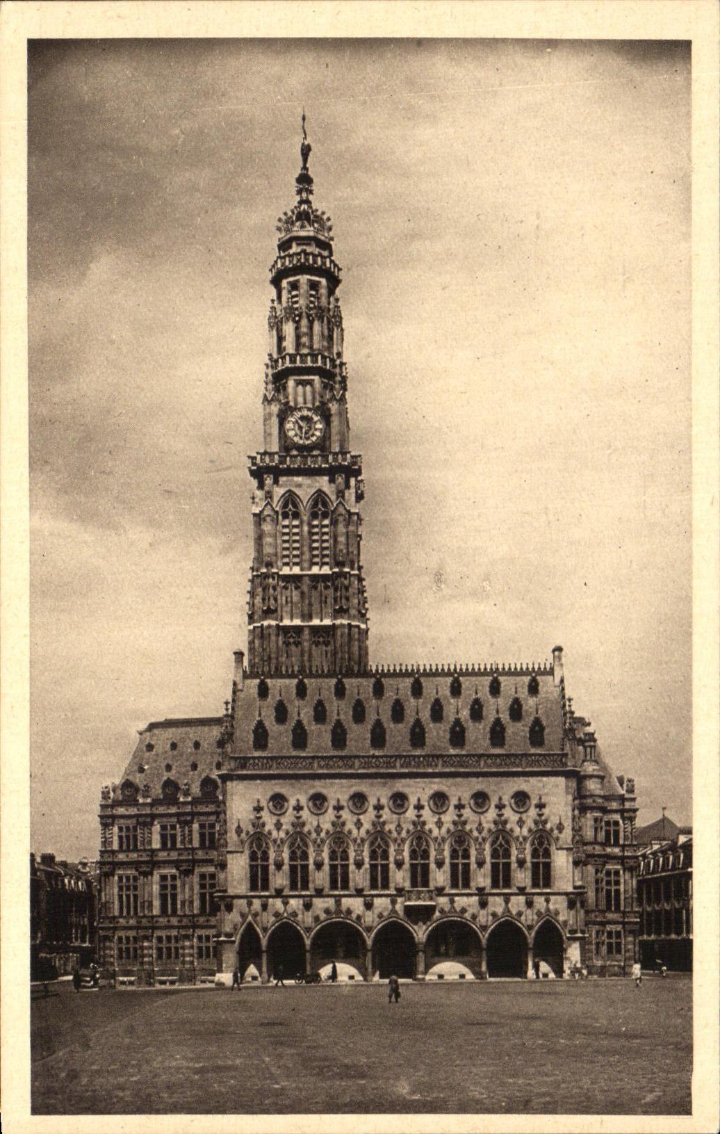 CPA Arras Petite Place et Hotel de Ville