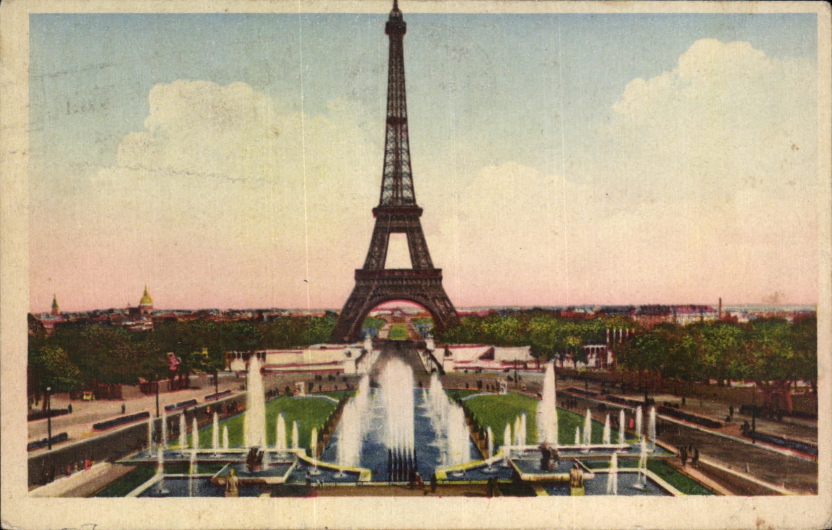 CPA Paris Les Fontaines du Palais de Chaillot et la Tour Effel