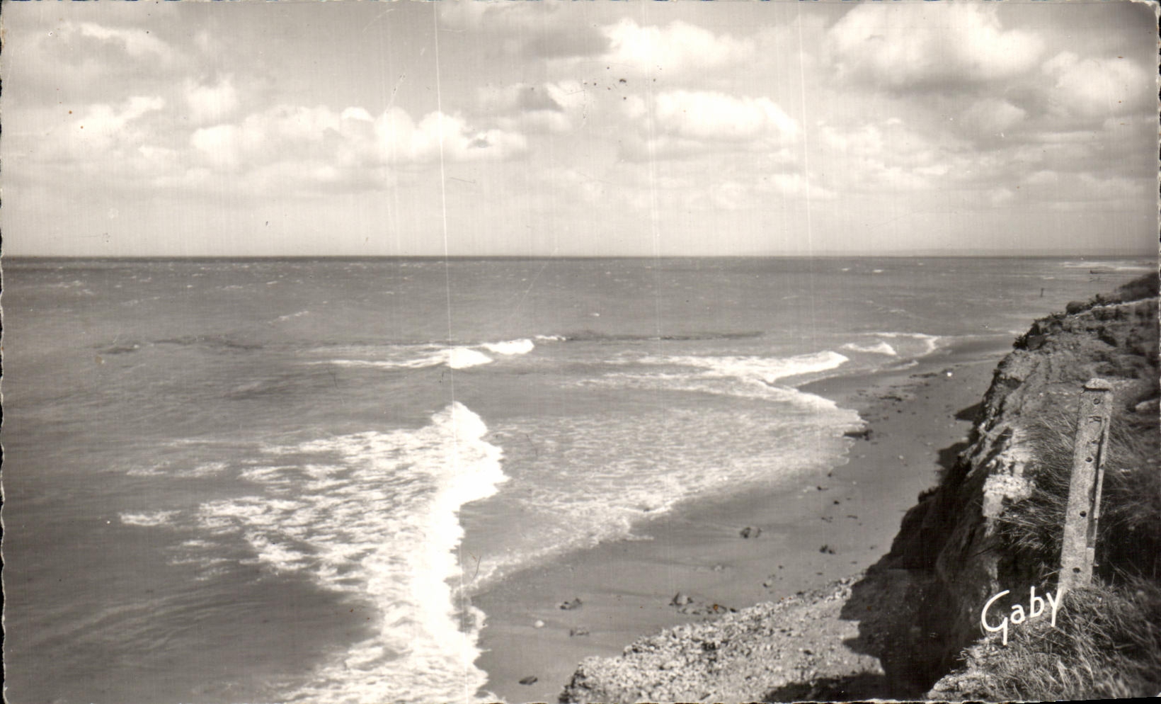 CPA Saint Aubin Sur Mer (Calvados) Les Falaises et la Mer