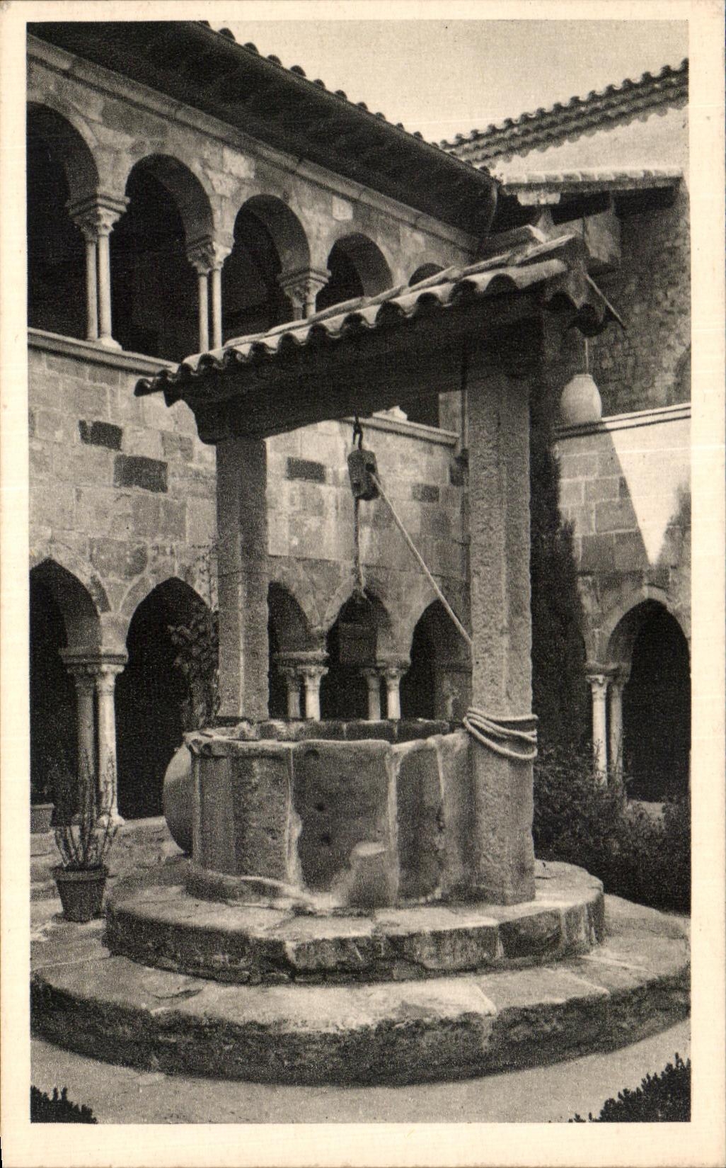 CPA Frejus (Var) Le Cloitre